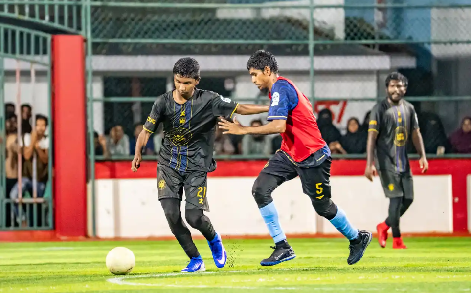 އޯކޭ ޔުނައިޓެޑާ ވާދަކޮށް ހަންޓާސް މޮޅުވި މެޗުގެ ތެރެއިން. ފައިނަލުގައި މިރޭ ނުކުންނާނީ އޯކޭ ބޯއީޒްއާ ދެކޮޅަށް. ފޮޓޯ: ގާފަރު ކައުންސިލް