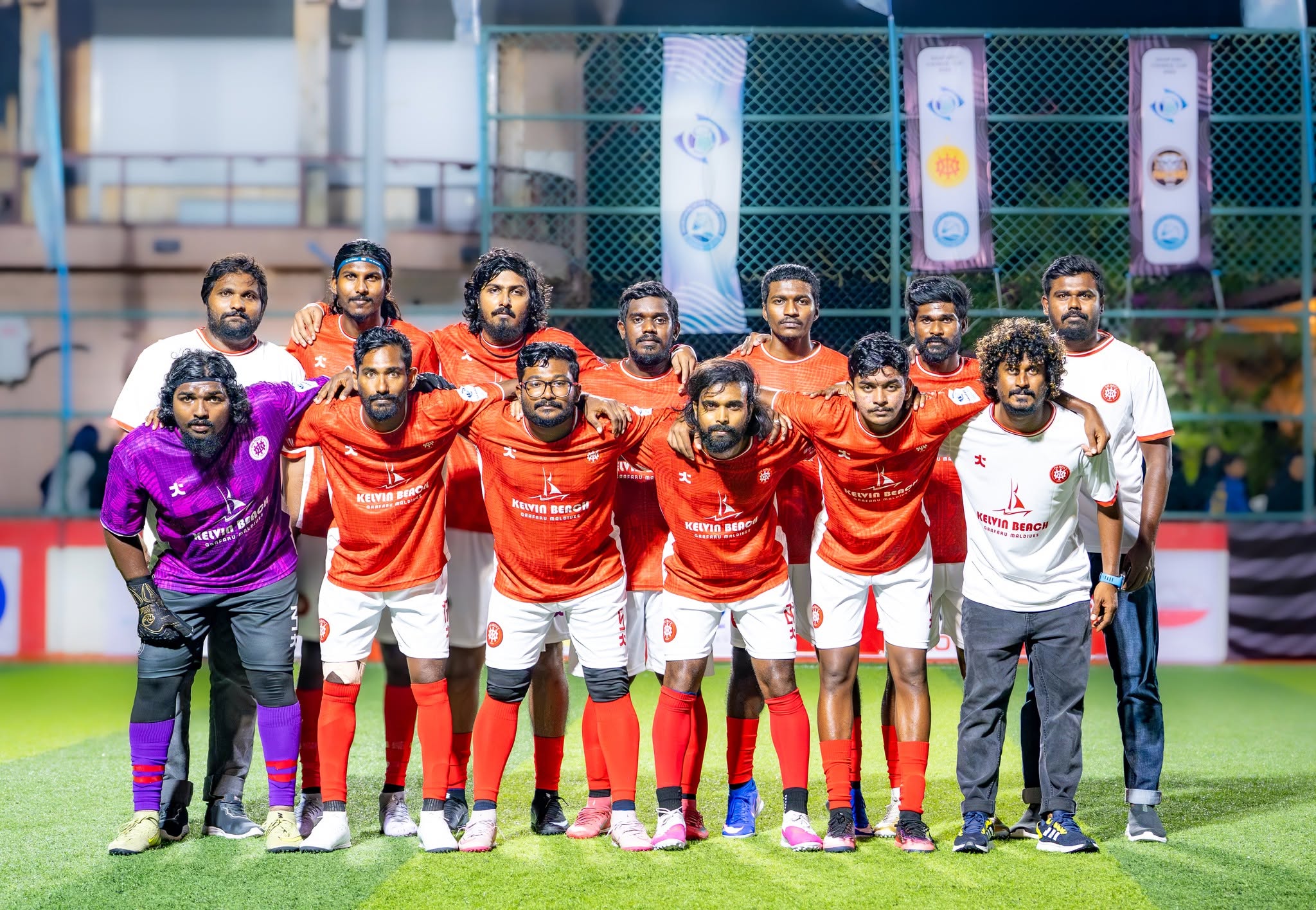 މުބާރާތުގައި ވާދަކުރާ އޯކޭ ބޯއީޒް ޓީމު. ފޮޓޯ: ގާފަރު ކައުންސިލް