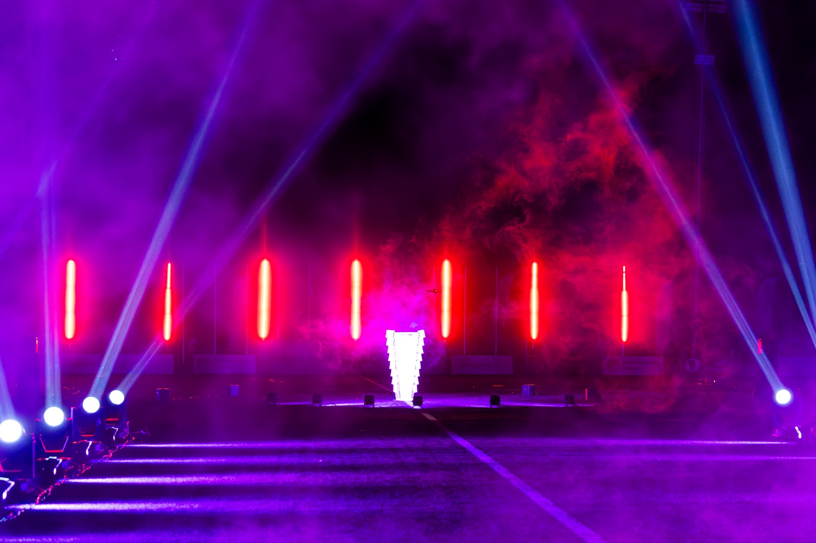 ދި މެންގްރޫވް ޗެމްޕިއަންޝިޕް ހުޅުވުމުގެ ރަސްމިއްޔާތުގެ ތެރެއިން. ކައުންސިލުން އެދުނީ އެ މުބާރާތުގައި ކުޅޭ ގައުމީ ޓީމު ކުޅުންތެރިންނަށް ފުރުސަތު ލިބޭ ގޮތަށް ގައުމީ ޓީމުގެ ފަރިތަކުރުން މަޑުޖައްސާލަދޭން. ފޮޓޯ: މެންގްރޫވް ޗެމްޕިއަންޝިޕް