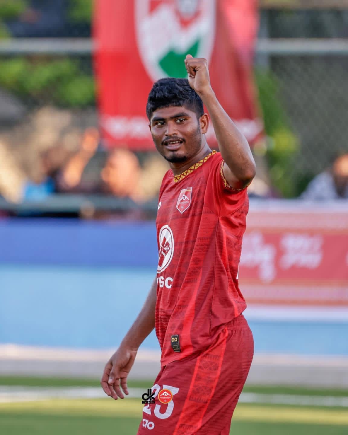 ގޯލު ޖެހުމަށް ފަހު ގައްދޫ ކުޅުންތެރިއަކު އުފާފާޅުކުރަނީ. ފޮޓޯ: ގައްދޫ ރެކްރިއޭޝަން ކްލަބް