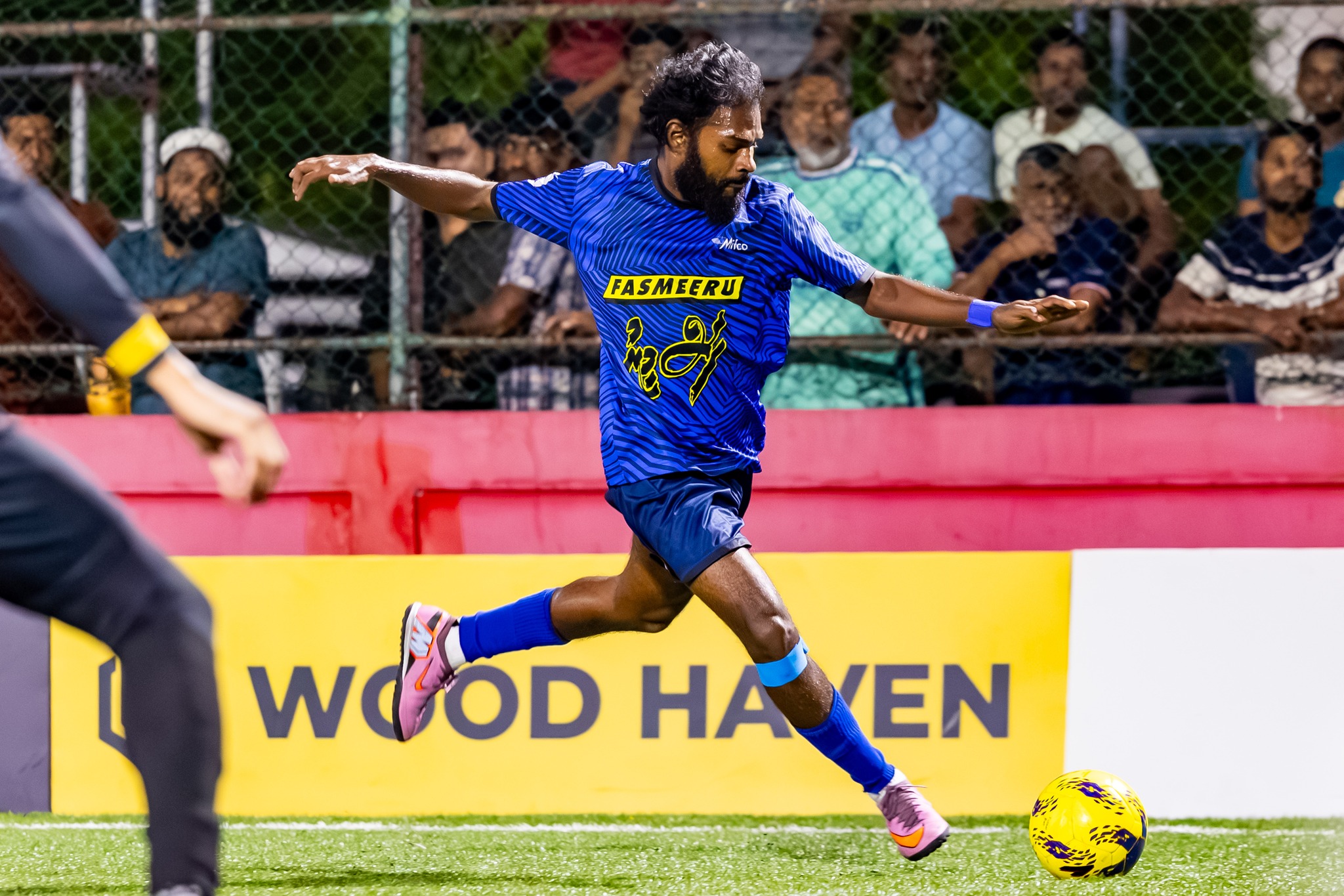 ޕްލޭއޮފްގައި މިފްކޯ މޮޅުވި މެޗުގެ ތެރެއިން. ކުއާޓާ ފައިނަލް މެޗުތައް ހުކުރު ދުވަހުގެ ރޭ ކުޅޭނެ. ފޮޓޯ: އިމޭޖަސް.އެމްވީ