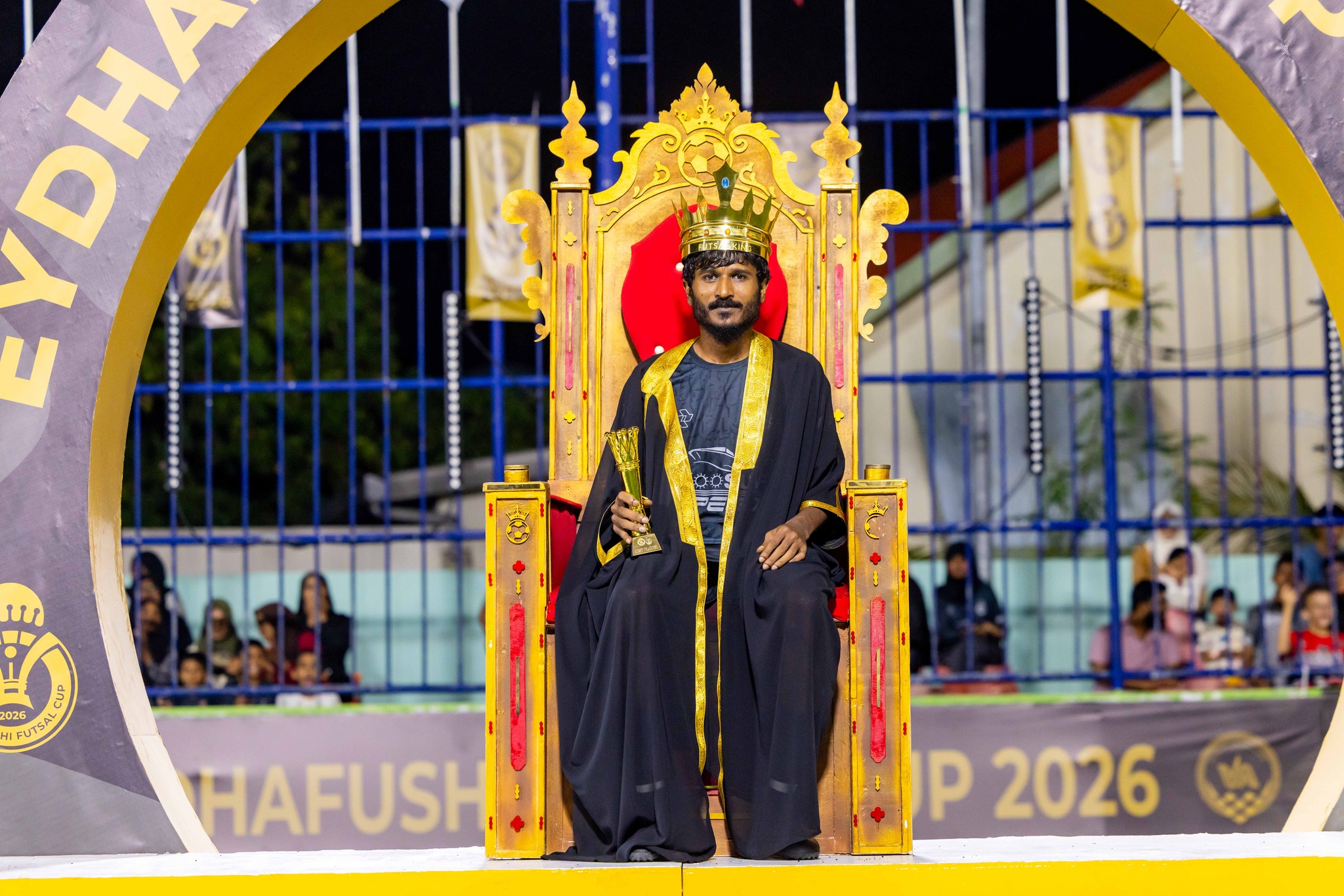 ކިންގުގެ މަގާމް ހޯދި ފާސިރު. މުބާރާތުގައި 15 ގޯލު ޖަހައިގެން ރަން ބޫޓު ވެސް ހާސިލްކުރި. ފޮޓޯ: އޭދަފުށި ކައުންސިލް