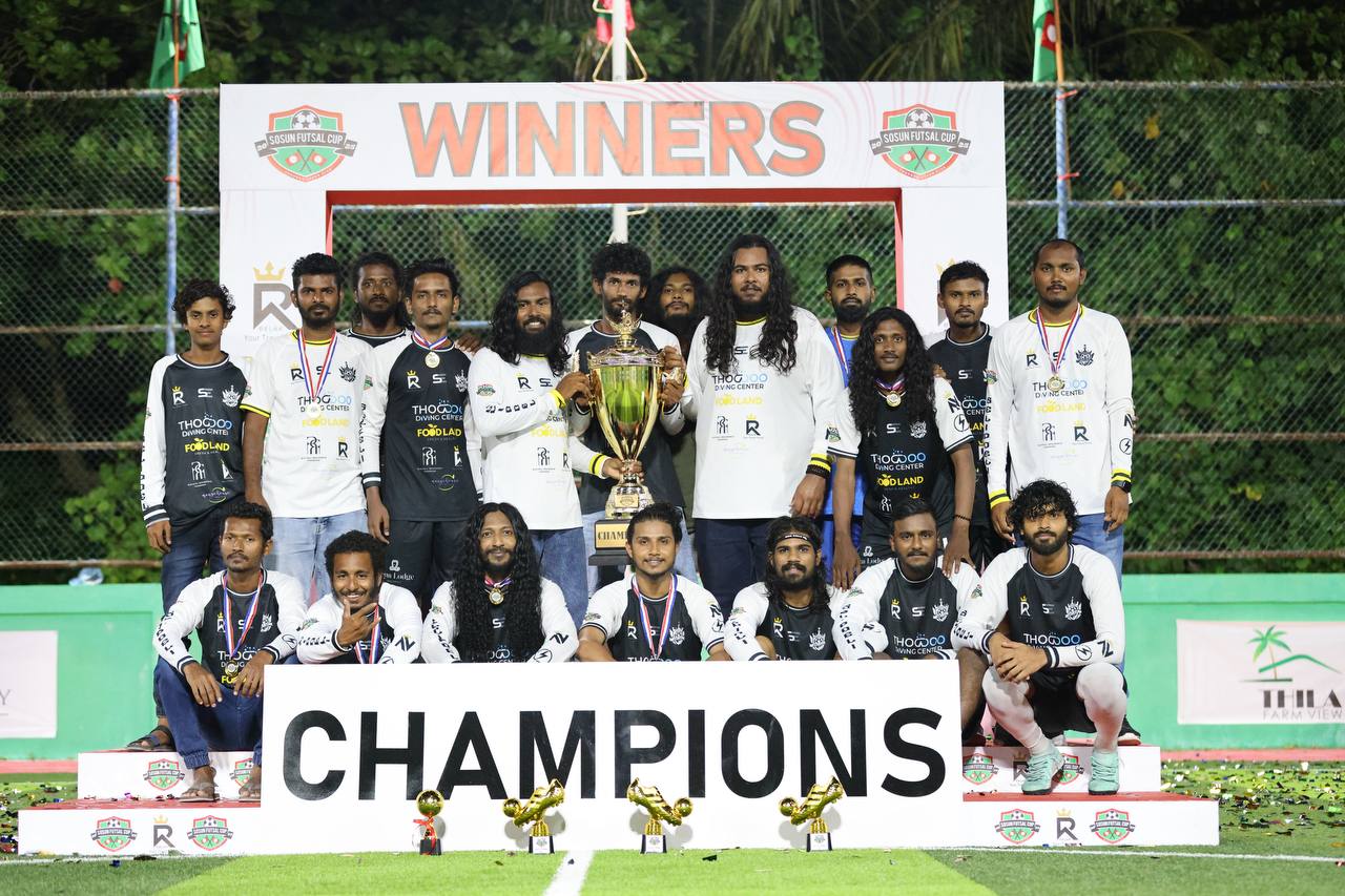 ކާންޓް ޕްލޭ އެންމެ ފަހުގެ ޗެމްޕިއަން ޓްރޮފީއާއެކު. ތަށި ދިފާއުކުރަން އެޓީމު ވަނީ އިތުރަށް ވަރުގަދަކޮށްފަ