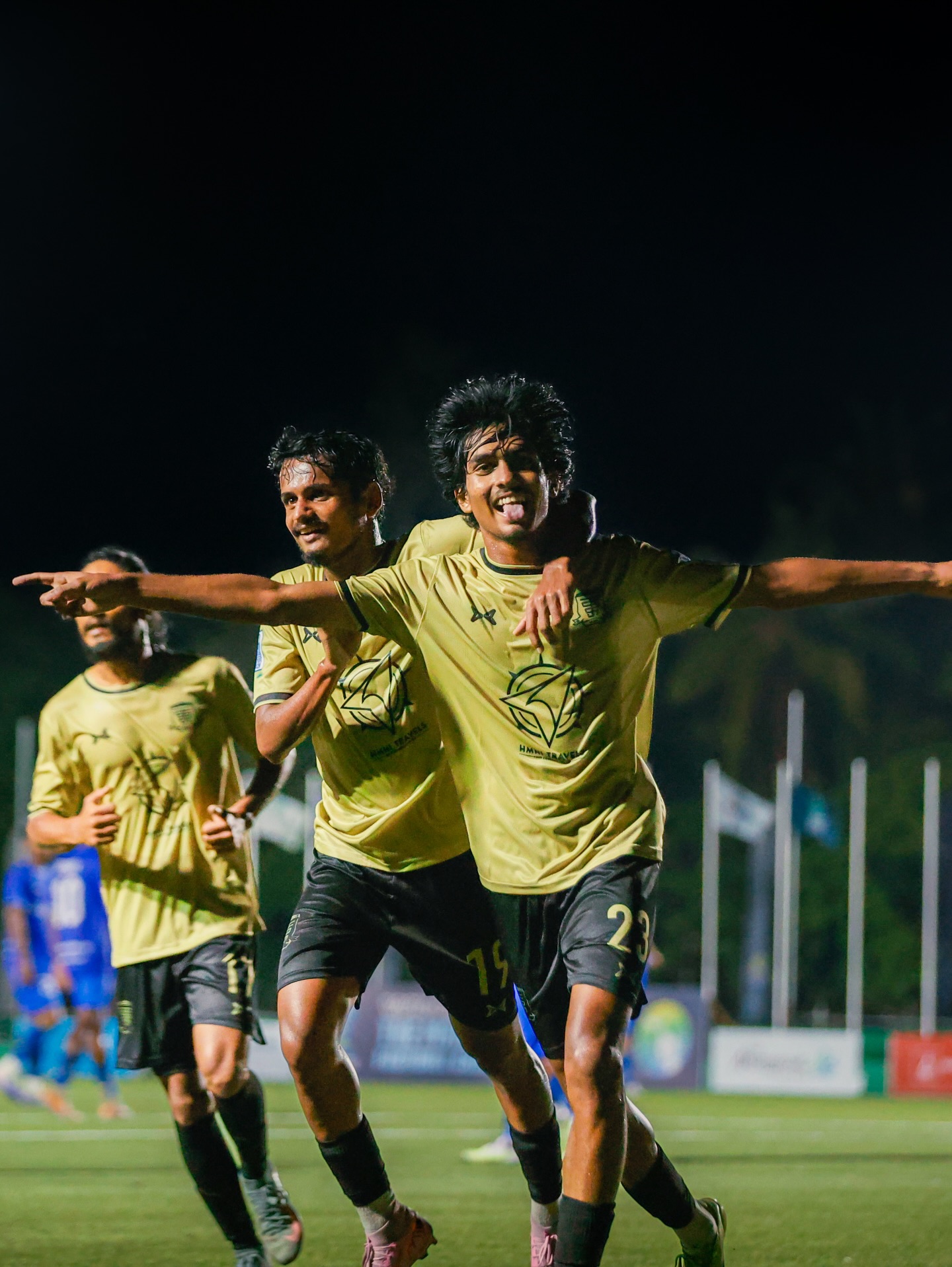 އަހުޒަމް ގޯލު ޖެހުމަށް ފަހު އުފާފާޅުކުރަނީ. ފޮޓޯ: މެންގްރޫވް ޗެމްޕިއަންޝިޕް