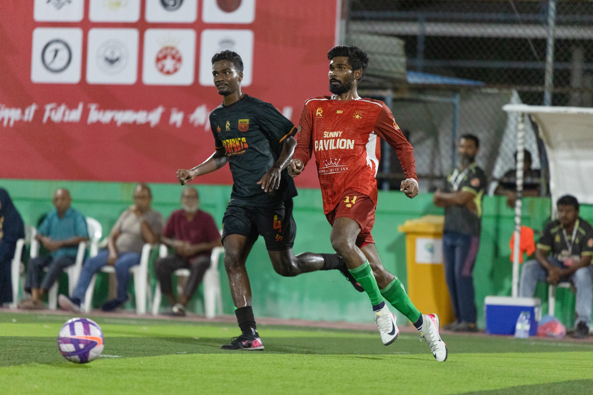 ރިލެކްސް ކަމަނަ ސޯސަން ފުޓްސަލް ކަޕްގައި ރޭ ކުޅުނު މެޗެއްގެ ތެރެއިން. ފޮޓޯ: ސޯސަން ފުޓްސަލް ކަޕް