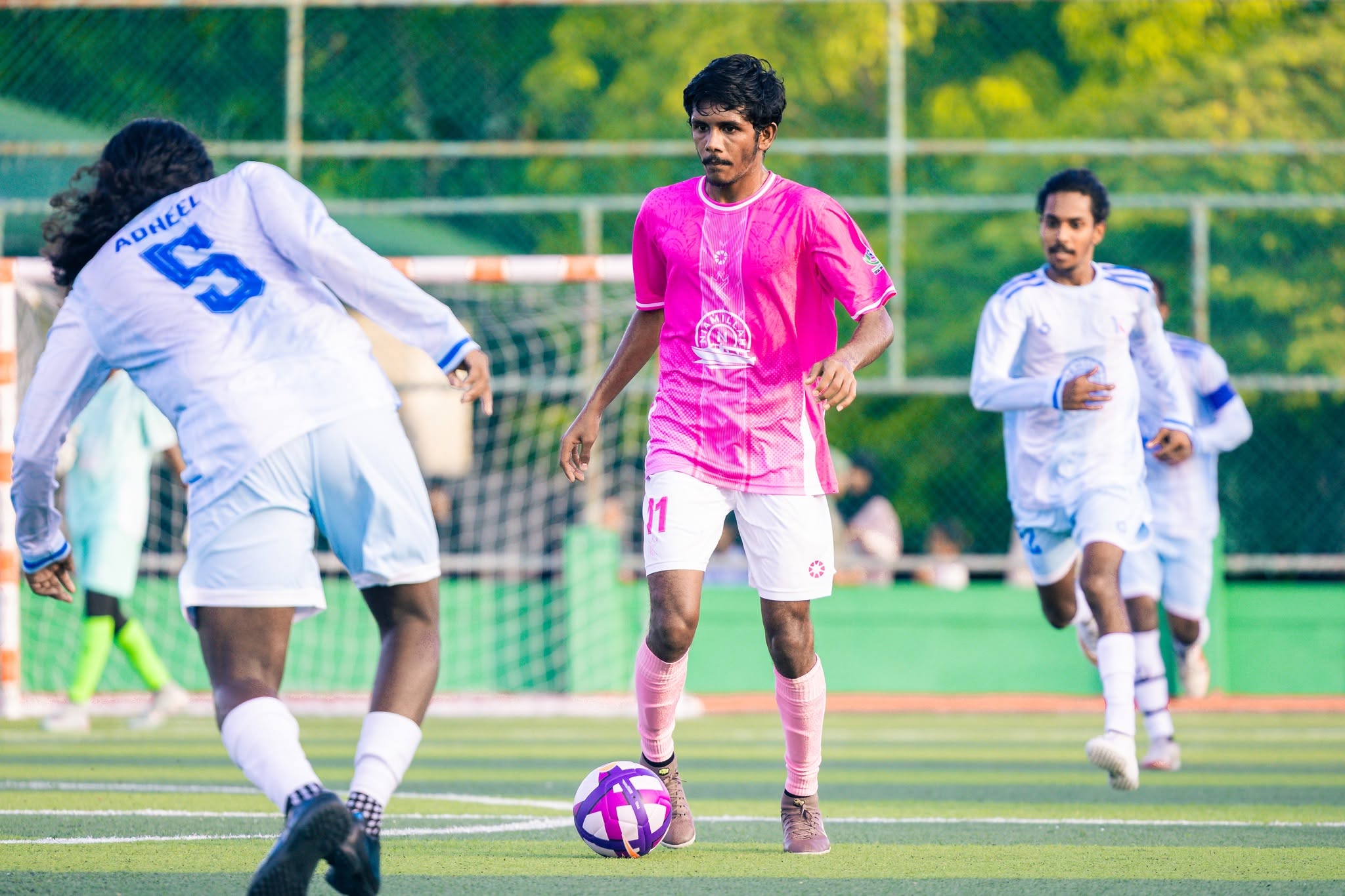 ކަބަޓާން އެސްސީގެ އަލްސަން ބޯޅަ ހިފައިގެން. ލީގު ބުރުގެ މެޗުން ބަލިވިޔަސް&nbsp;ޓެމެރާރިއޯސް އަށް މިއަދު ދުލެއް ނުދޭނެ. ފޮޓޯ: މާޅެންދޫ ކައުންސިލް