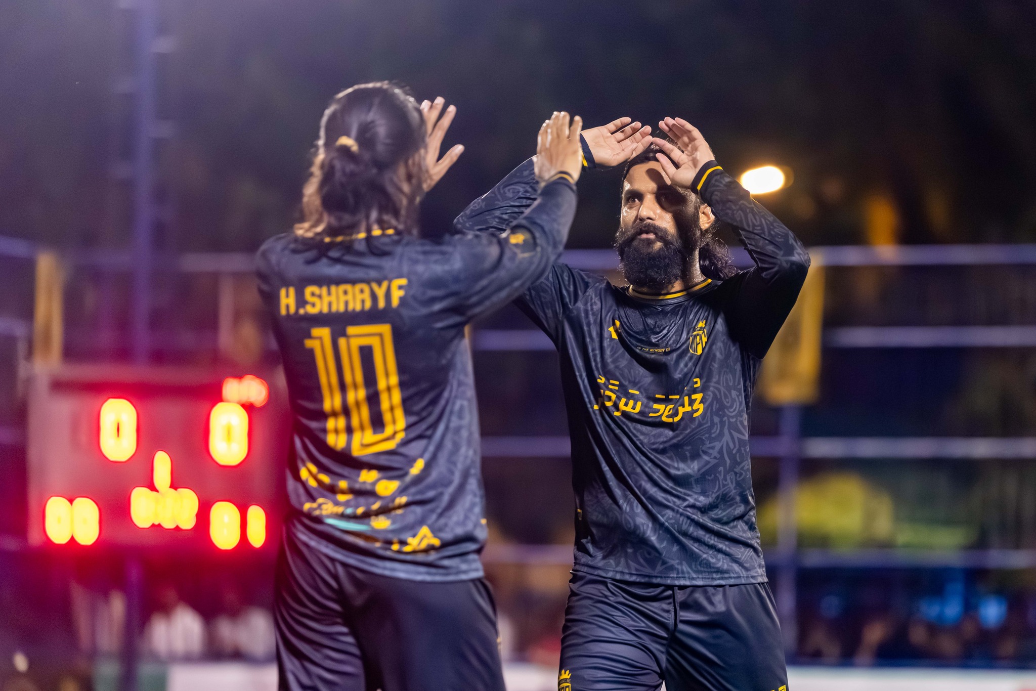 މުރިނގާއި ބްރަދަހުޑް ވާދަކުރި މެޗުގައި މުރިނގު ކުޅުންތެރިން ގޯލު ޖެހުމަށް ފަހު އުފާފާޅުކުރަނީ. ފޮޓޯ: އޭދަފުށި ކައުންސިލް