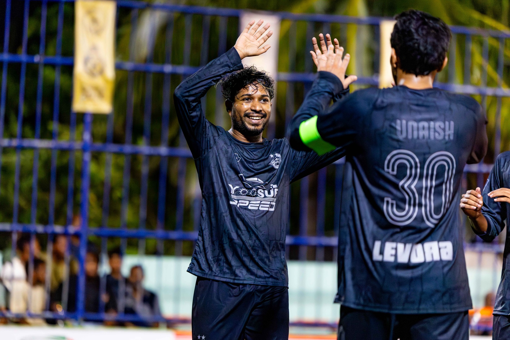 އަފްރޯގެ ހަމްދާން ގޯލު ޖެހުމަށް ފަހު އުފާފާޅުކުރަނީ. އަފްރޯ ވަނީ ޖެހިޖެހިގެން ހަތަރު ވަނަ ފައިނަލުން ޖާގަ ހޯދާފައި. ފޮޓޯ: އޭދަފުށި ކައުންސިލް