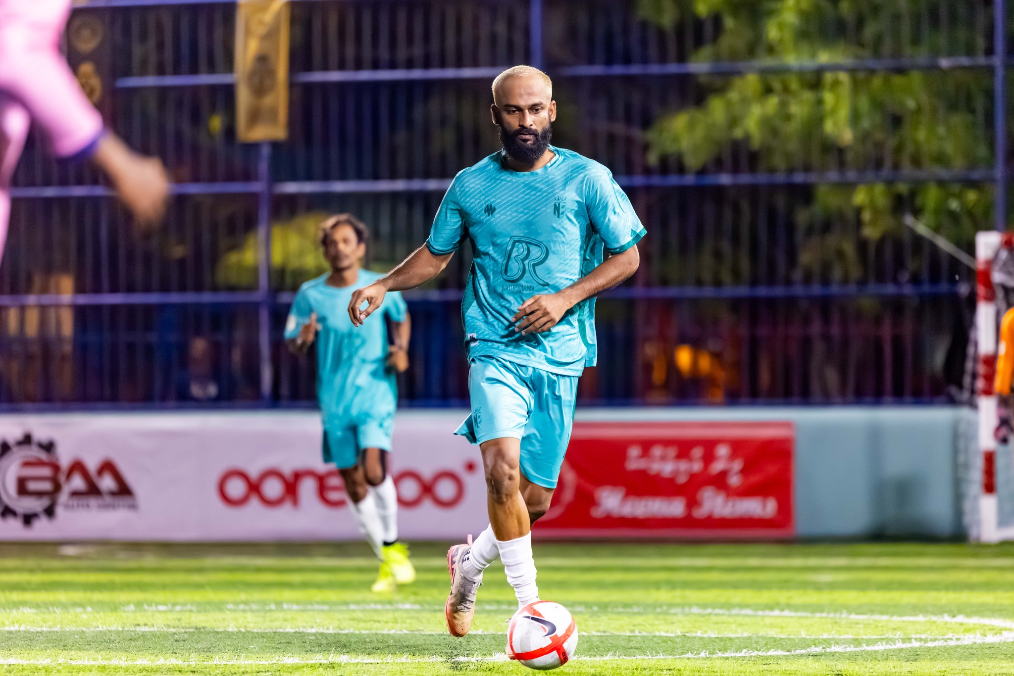 ނަލަ ބްރަދާސްގެ ޗުންޕު ބޯޅަ ހިފައިގެން. އެޓީމު ފެށީ މޮޅަކުން. ފޮޓޯ: އޭދަފުށި ކައުންސިލް