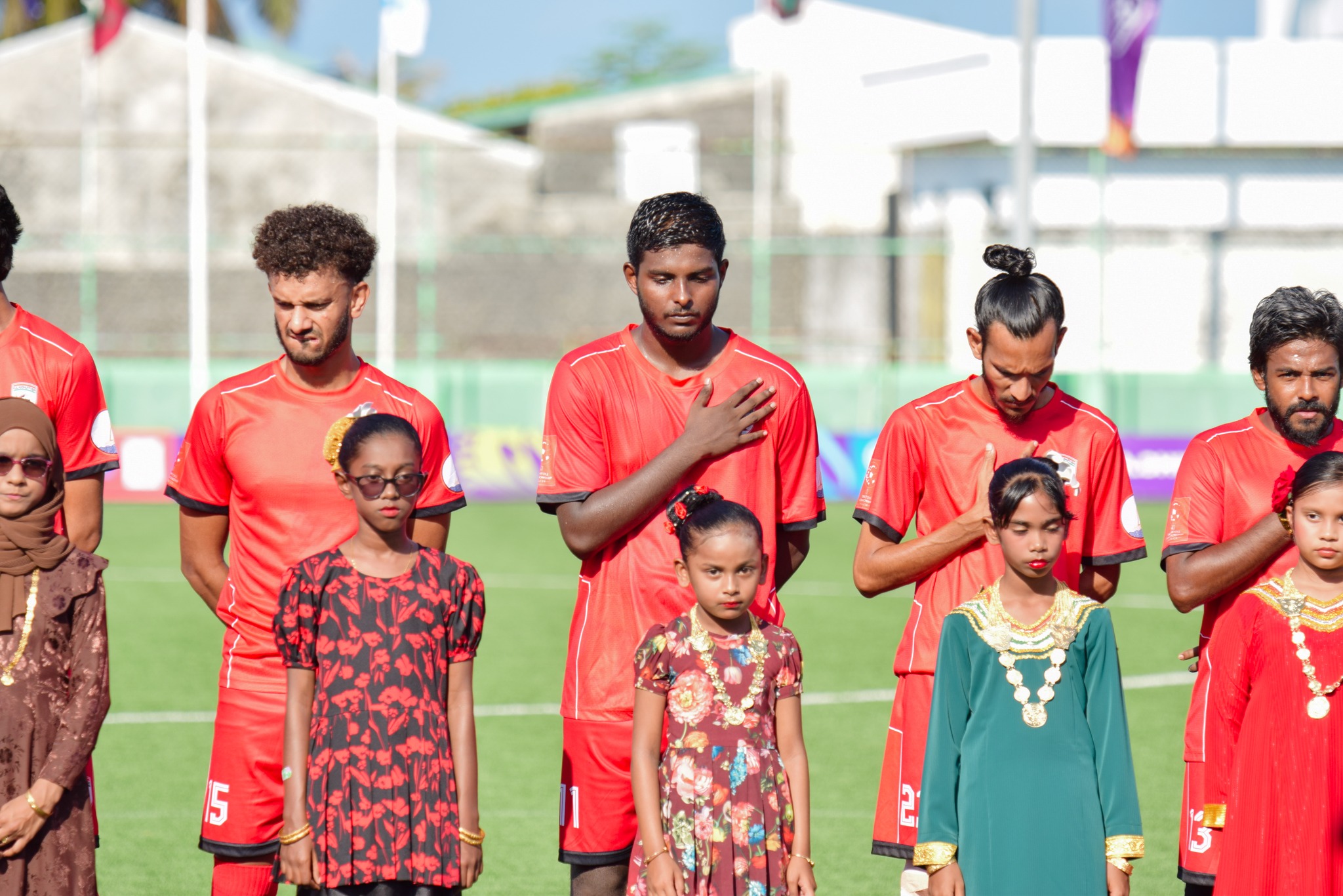 ކުޅުދުއްފުއްޓާއި ދިއްދޫ ވާދަކުރި މެޗުގެ ތެރެއިން. ކުޅުދުއްފުށިން މިއަދު ހަނިމާދޫ ބަލިކުރަން މަޖުބޫރު ވާނެ. ފޮޓޯ: ދިއްދޫ ސްޕޯޓްސް