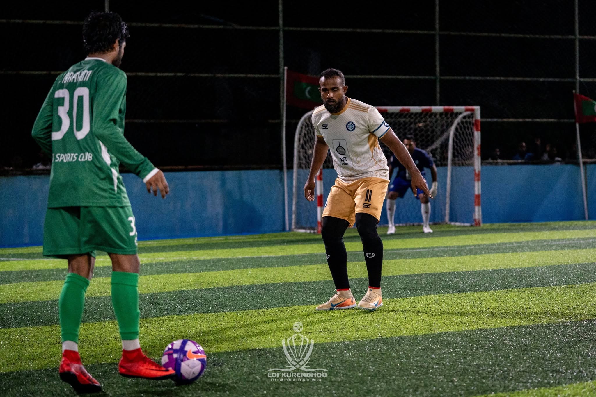 ޕޮލިސް ކްލަބާއި އެޕެކްސް ވާދަކުރި ސެމީގެ ތެރެއިން. ފޮޓޯ: ކުރެންދޫ ކައުންސިލް