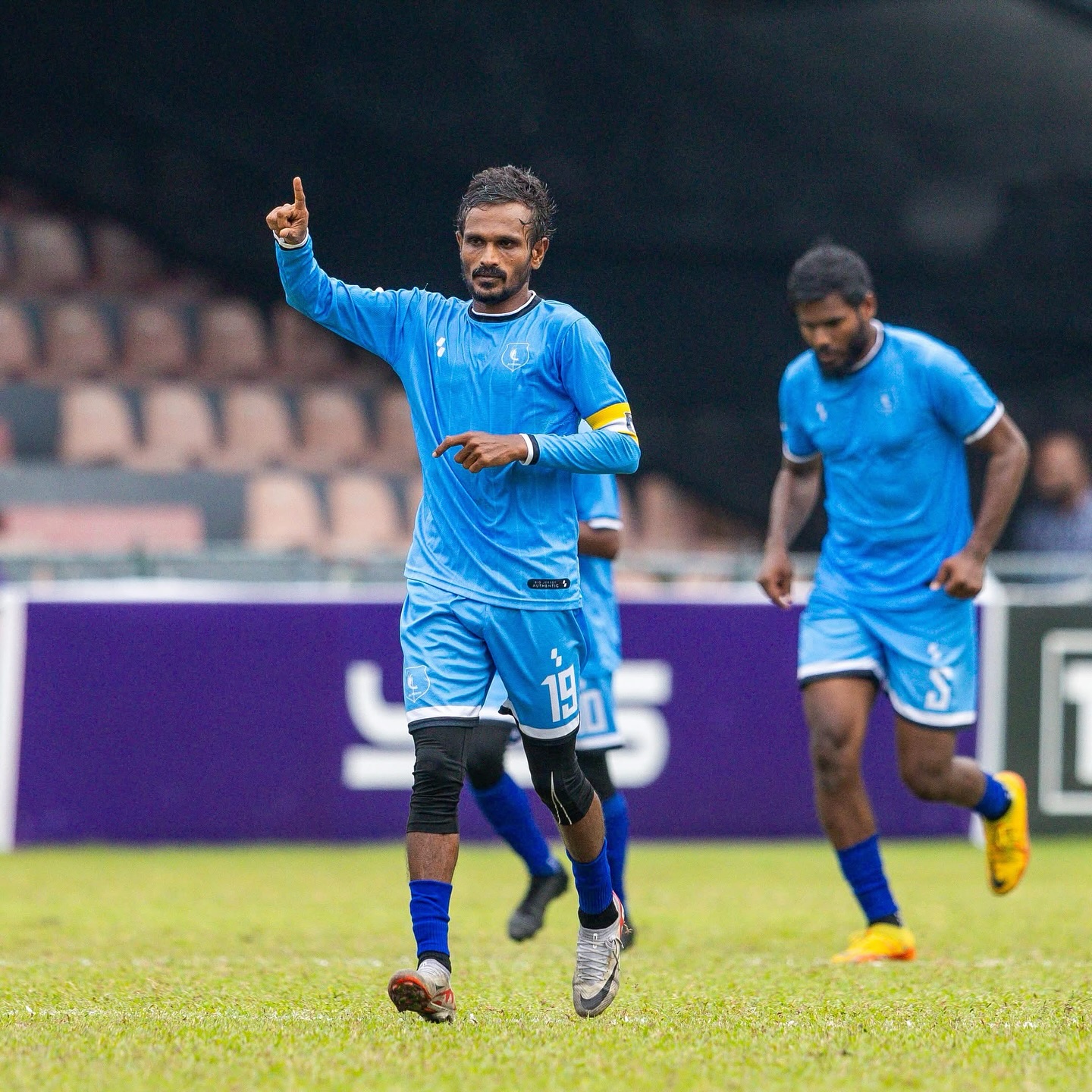 އަލުފުށީގެ ތާރީހު ދުށް އެންމެ މޮޅު ކުޅުންތެރިޔާ މުހައްމަދު ރަޝީދު (ހޮކޭ) ރަށު ޖާޒީގައި. ހޮކޭ އަކީ ރާއްޖޭގައި ފަހަކަށް އައިސް އުފެދުނު އެންމެ މޮޅު ޑިފެންޑަރުންގެ ތެރޭގައި ހިމެނޭ ކުޅުންތެރިއެއް.