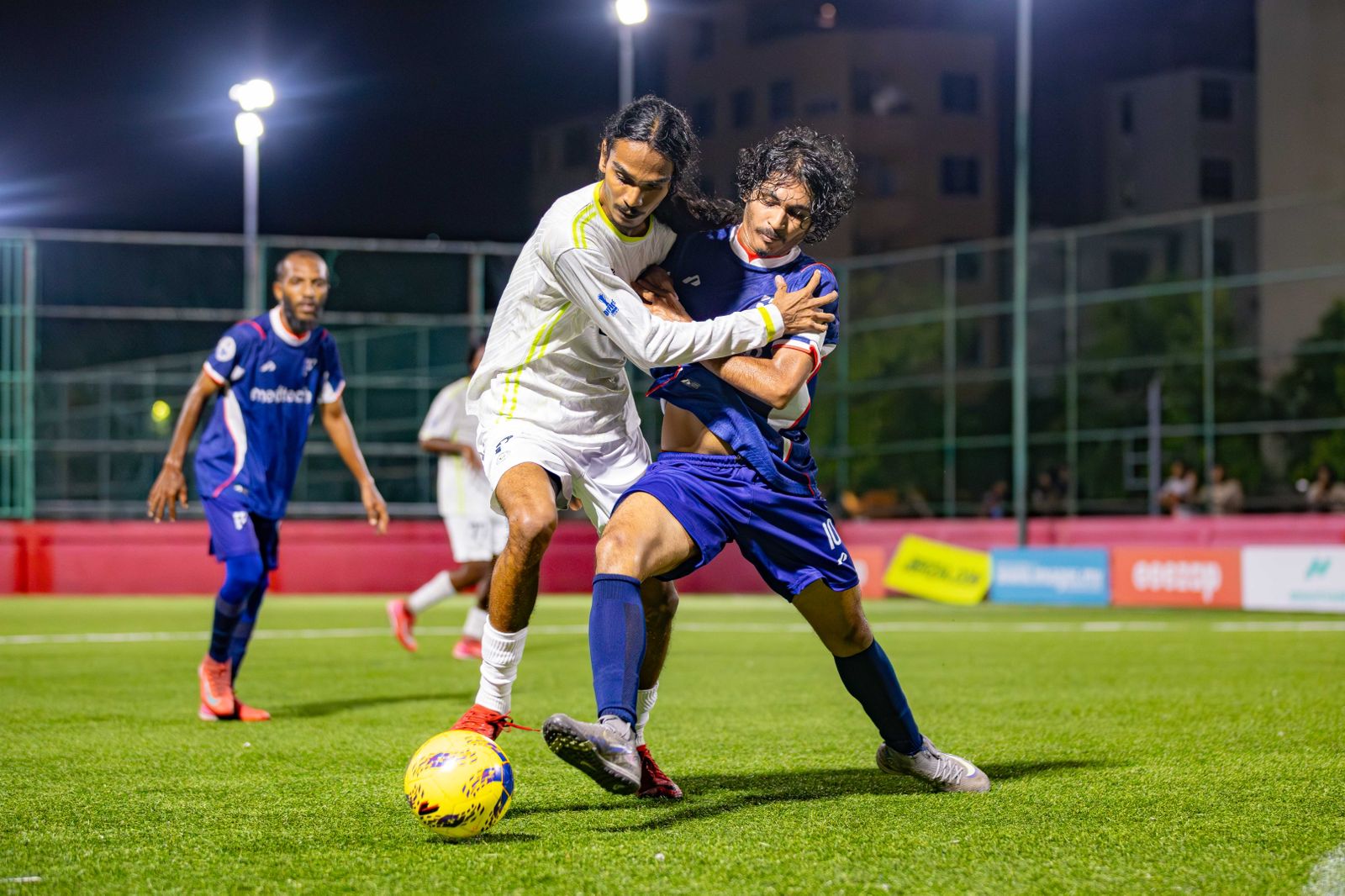 އޮފީސް ލީގުގެ ތެރެއިން. ފޮޓޯ: އިމޭޖަސް.އެމްވީ