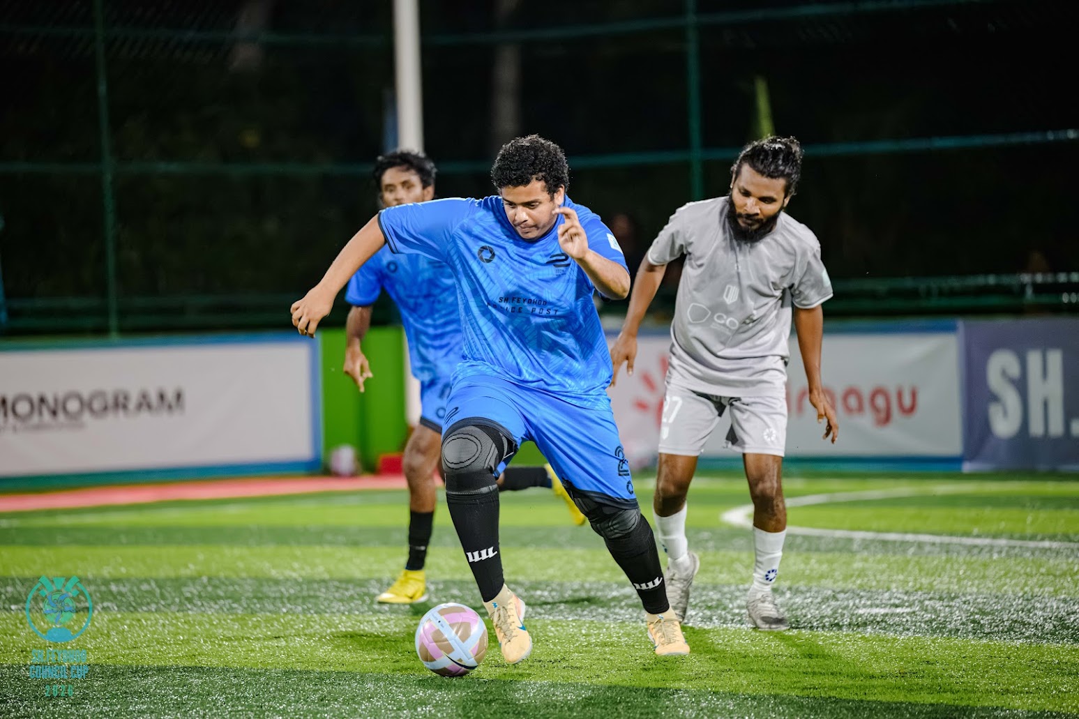 އެޑީ ސްޕޯޓްސް ކްލަބުން ޑާކް ވުޑް ސްޕޯޓްސް ކްލަބް ބަލިކުރި މެޗުގެ ތެރެއިން. ފޮޓޯ: ށ. ފޭދޫ ކައުންސިލް