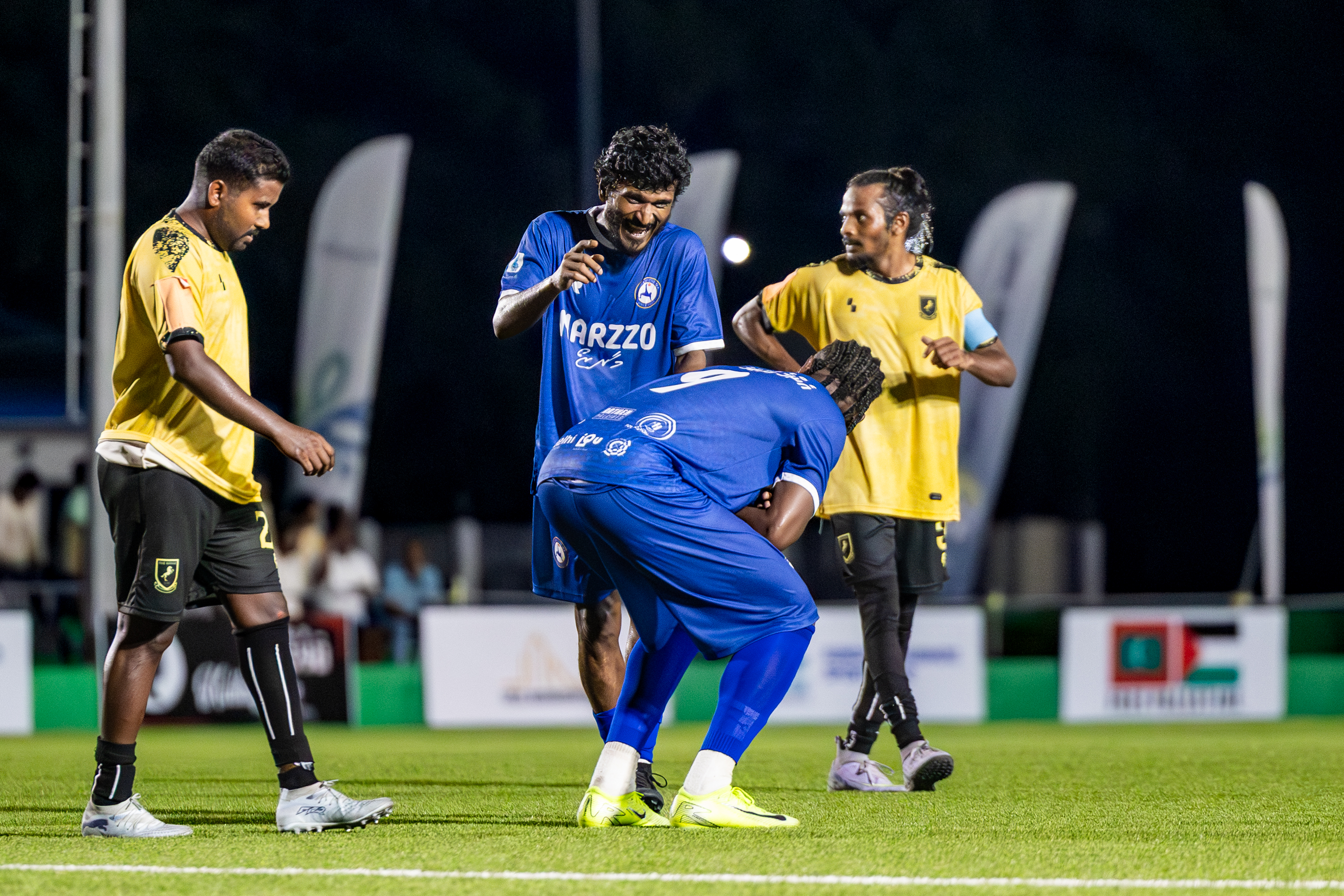 ނައިފަރު ޗެލްސީ ކުޅުންތެރިން ގޯލު ޖެހުމަށް ފަހު އުފާފާޅުކުރަނީ. އެޓީމުން ހޯދީ ބޮޑު މޮޅެއް. ފޮޓޯ: މެންގްރޫވް ޗެމްޕިއަންޝިޕް