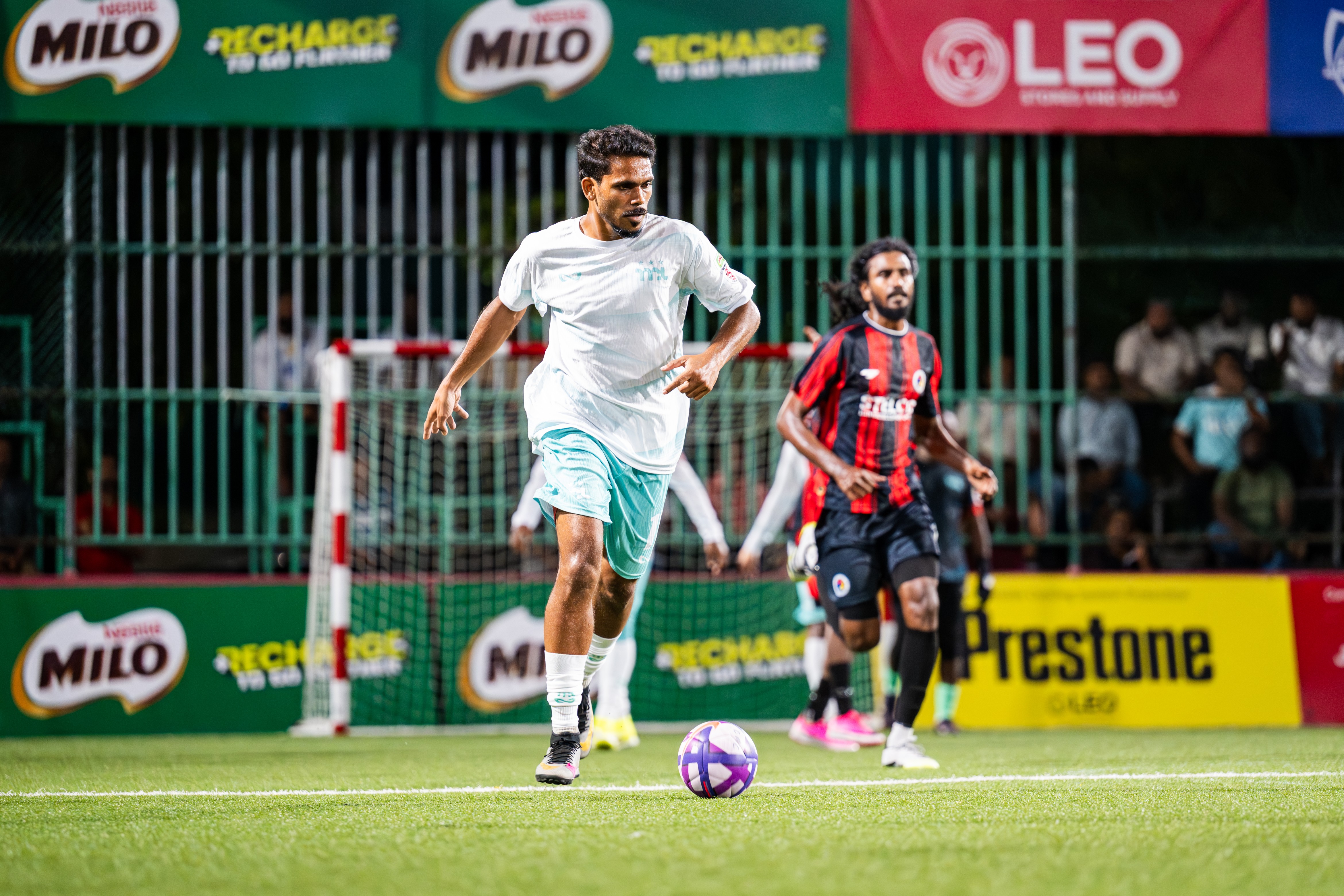 ކްލަބް މޯލްޑިވްސް ކަޕްގައި ރޭ ކުޅުނު މެޗެއްގެ ތެރެއިން. ގަޑި ހުއްޓައިގެން ކުޅޭތީ ގިނަ ގޯލުތަކެއް ރޭ ފެނުނު. ފޮޓޯ: ކްލަބް މޯލްޑިވްސް