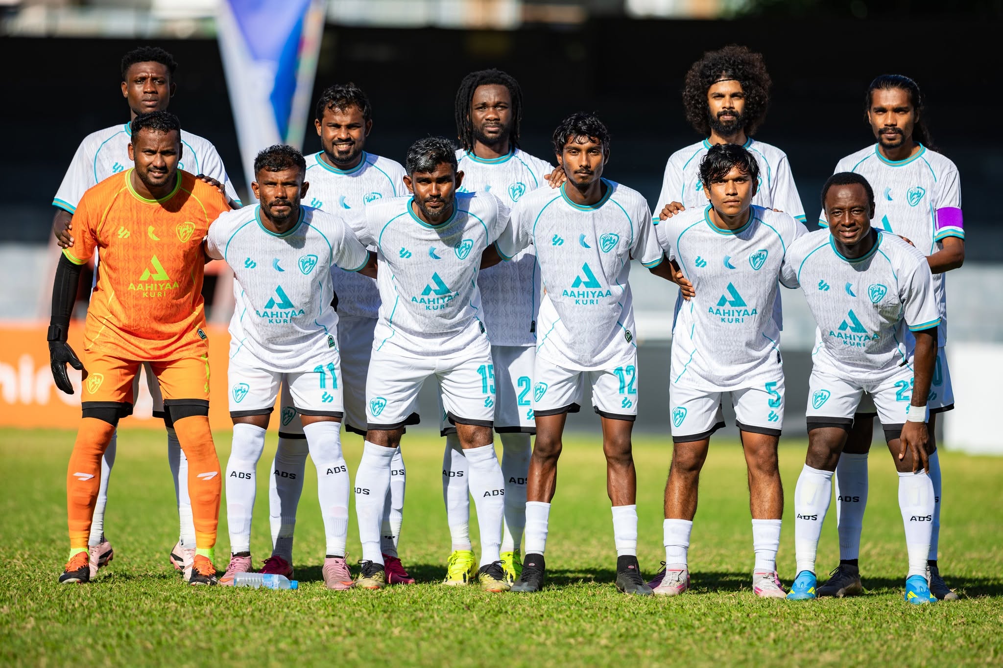 ދިވެހި ޕްރިމިއާ ލީގުގެ ޖާގައެއް ކަށަވަރުކުރި އުތުރުގެ ޗެމްޕިއަން ދިއްދޫ. ފޮޓޯ: އެފްއޭއެމް