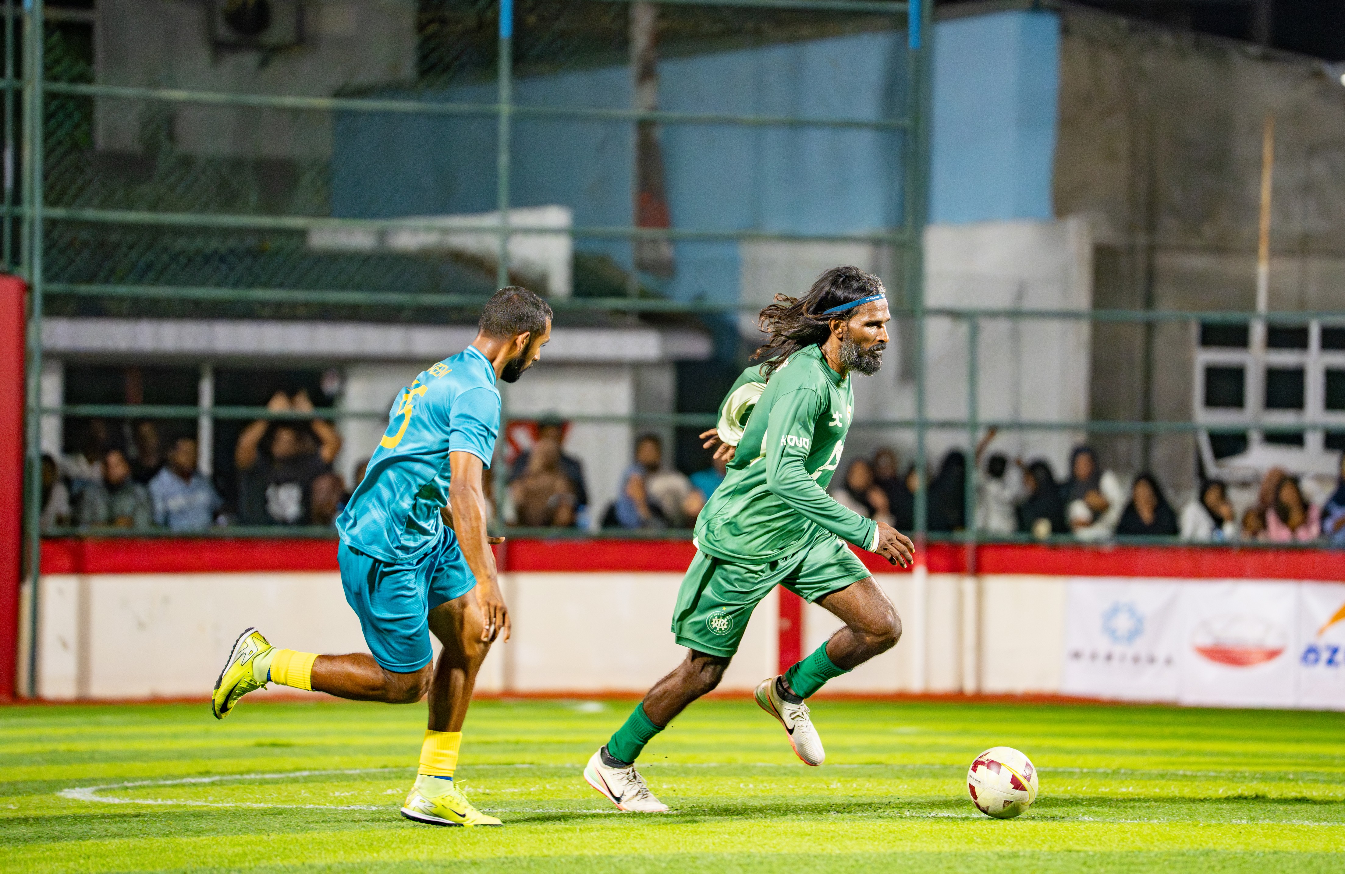 ޖުމެއިރާ ރިސޯޓާއި އޯކޭ ލެޖެންޑްސް ވާދަކުރި މެޗުގެ ތެރެއިން. ފޮޓޯ: ގާފަރު ކައުންސިލް