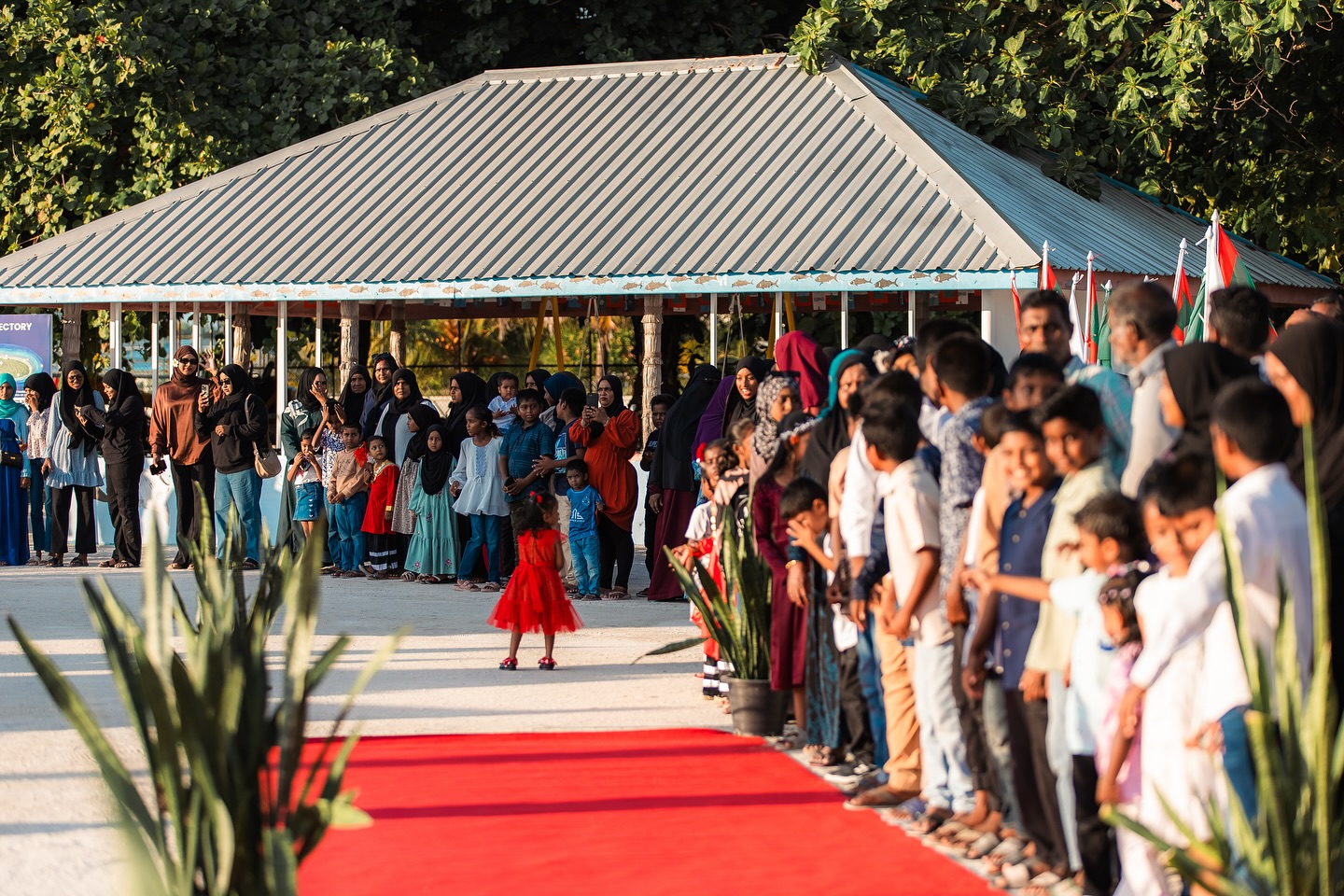 މެންގްރޫވް ޗެމްޕިއަންޝިޕްގެ މިދިޔަ އަހަރުގެ ފައިނަލަށް ކެނދިކުޅުދޫ ތައްޔާރުވެފައި. އިންތިޒާމުތައް ރަނގަޅު މި މުބާރާތުގައި މިއަހަރު ރަށުން ބޭރުން ގިނަ ޓީމުތަކެއް ވާދަކުރޭ.&nbsp;ފޮޓޯ: މެންގްރޫވް ޗެމްޕިއަންޝިޕް