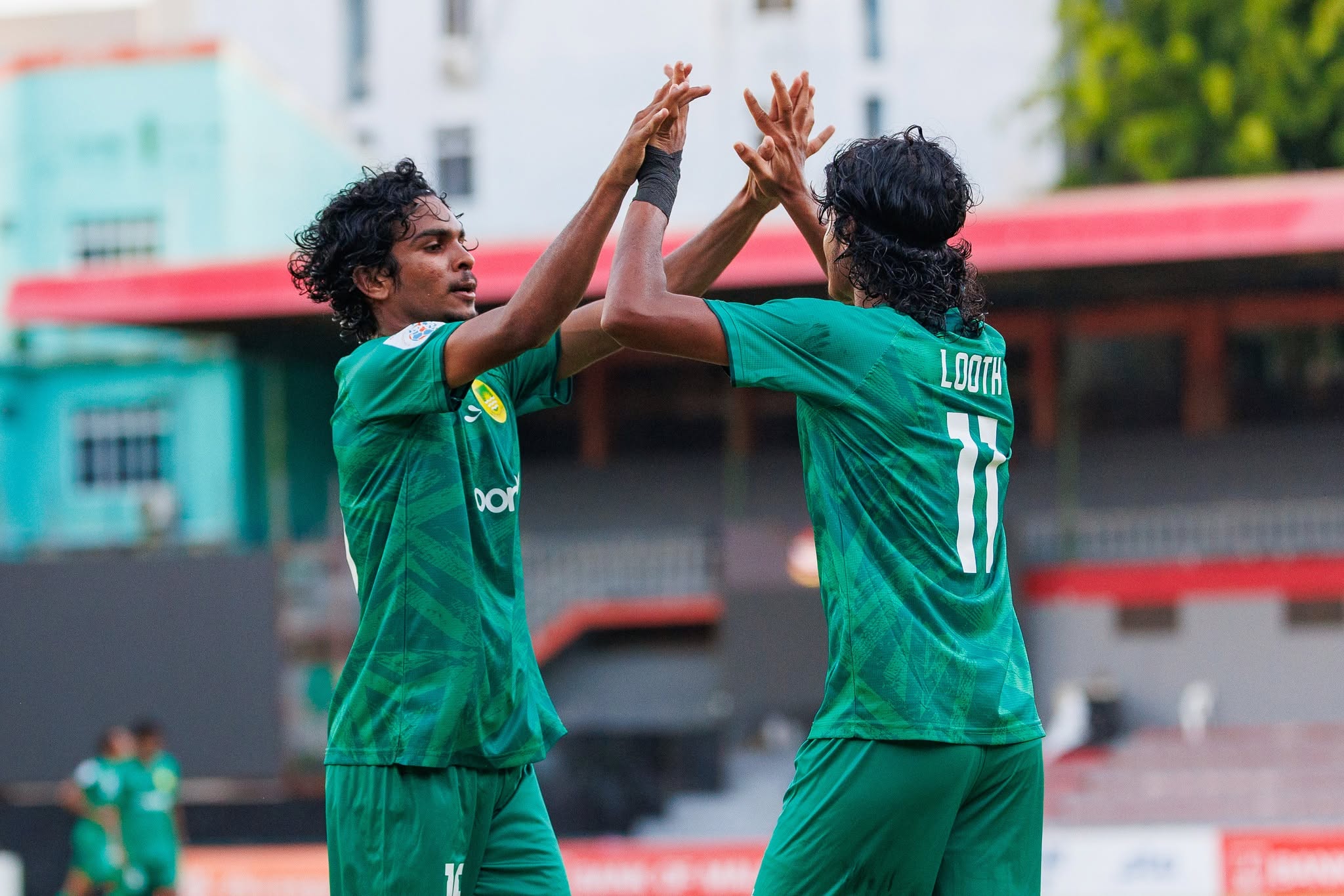 ވިކްޓްރީ ކޮޅަށް ގޯލު ޖެހުމަށް ފަހު މާޒިޔާގެ ކުޅުންތެރިން އުފާފާޅުކުރަނީ. ފޮޓޯ: އެފްއޭއެމް