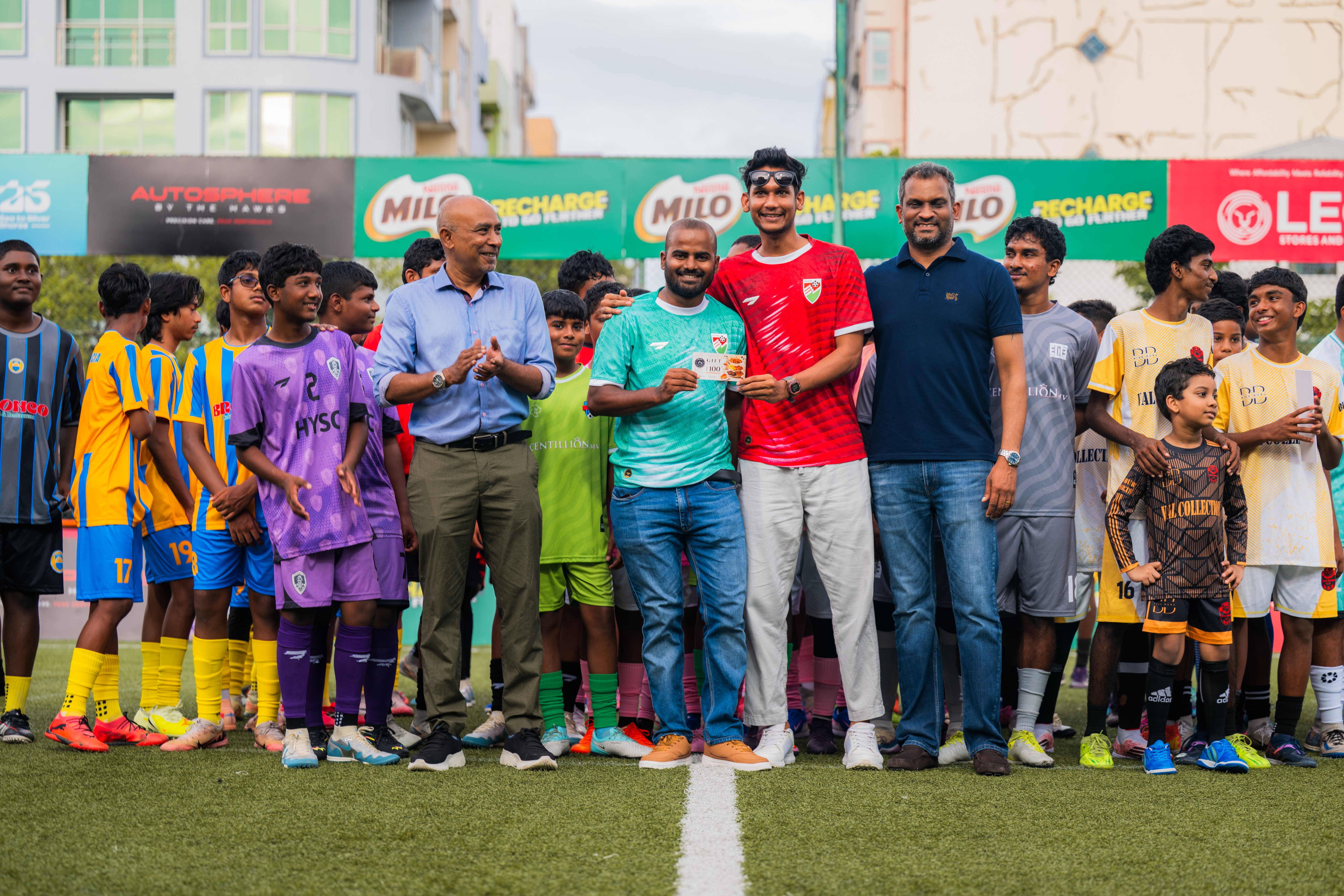 ކިޑްސަލް ހަރަކާތުގެ ތެރެއިން. މި ހަރަކާތުގައި މުބާރާތުގައި ވާދަކުރާ ޓީމުތަކުގެ ކުޅުންތެރިން ވެސް ބައިވެރިވި. ފޮޓޯ: ކްލަބް މޯލްޑިވްސް
