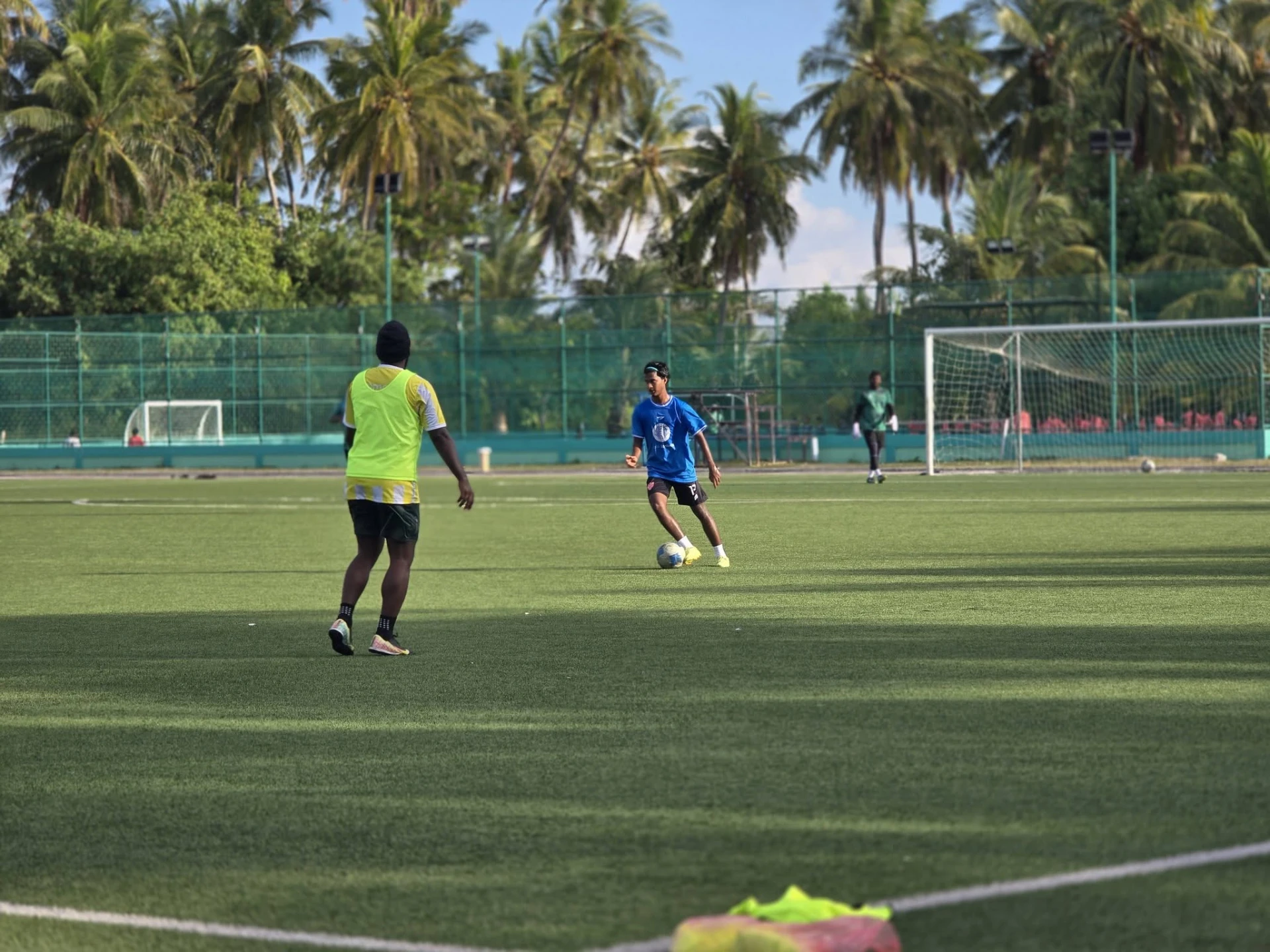 އަތޮޅު ފުޓްބޯޅައިގެ ބޮޑު ދެ ބާރު މިއަދު ގޮތް ނިންމަން ޖެހޭ މެޗަކަށް