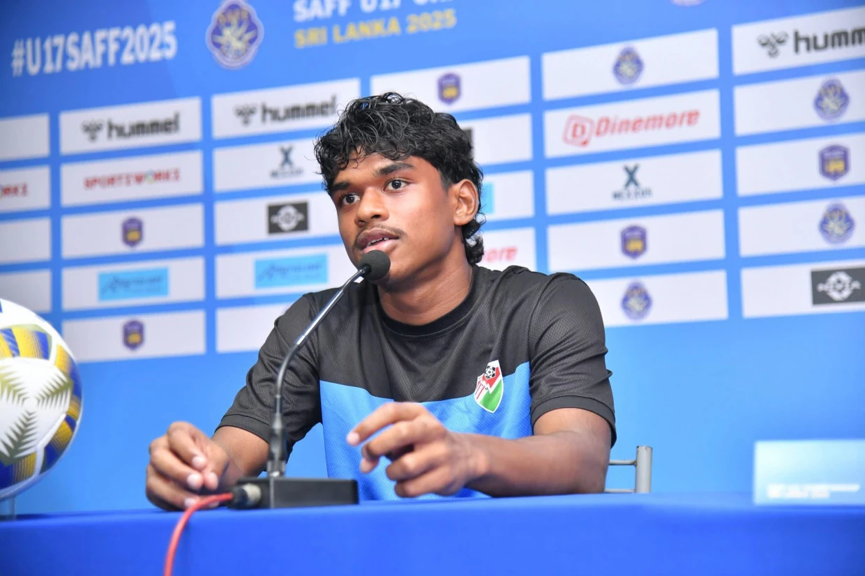 ޒުވާން އައިދު ދި މެންގްރޫވް ލަނޑު ލިސްޓުގެ އެންމެ ކުރީގައި