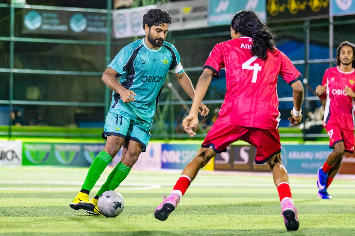 ތަފާތު ބޮޑު މޮޅަކާއެކު އެޕޮކަލިޕްސް ވޯމްއަޕް ކޮށްލީ އެކްސް ބޯއީޒް މެޗަށް