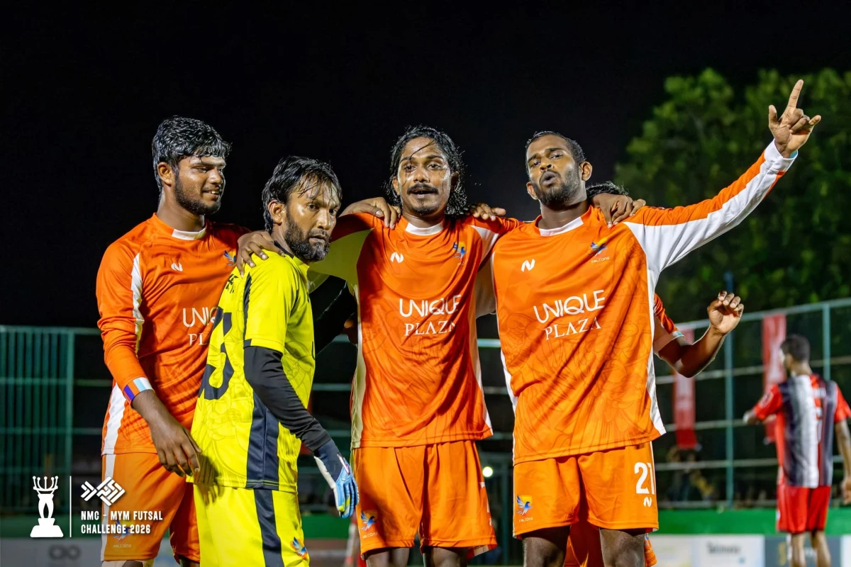 ފުރަތަމަ މޮޅު ހޯދައިގެން ފެލްކަންސް އުދުއްސައިގަތުމާއެކު ޑީ ޓެން އާއި ޗިކޯސް ސެމީ ފައިނަލްގައި ބީއްސާލައިފި