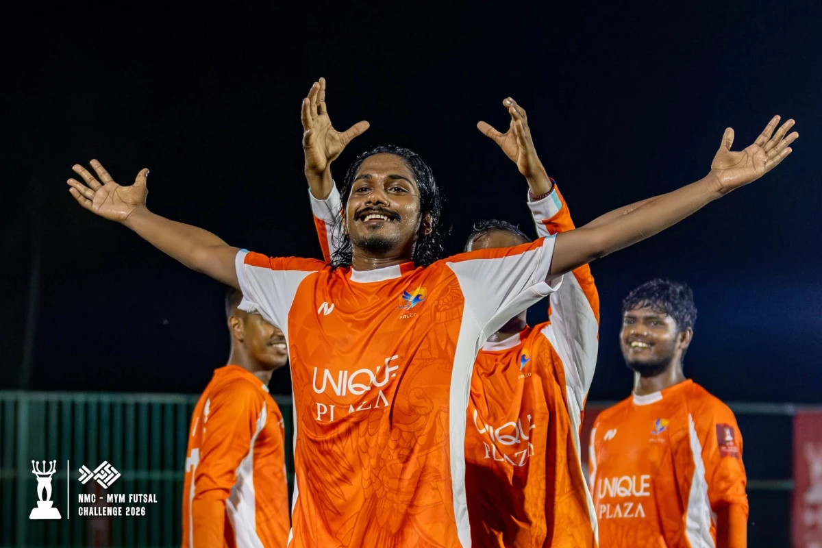 ފުރަތަމަ މޮޅު ހޯދައިގެން ފެލްކަންސް އުދުއްސައިގަތުމާ އެކު ޑީ ޓެން އާއި ޗިކޯސް ސެމީ ފައިނަލްގައި ބީއްސާލައިފި