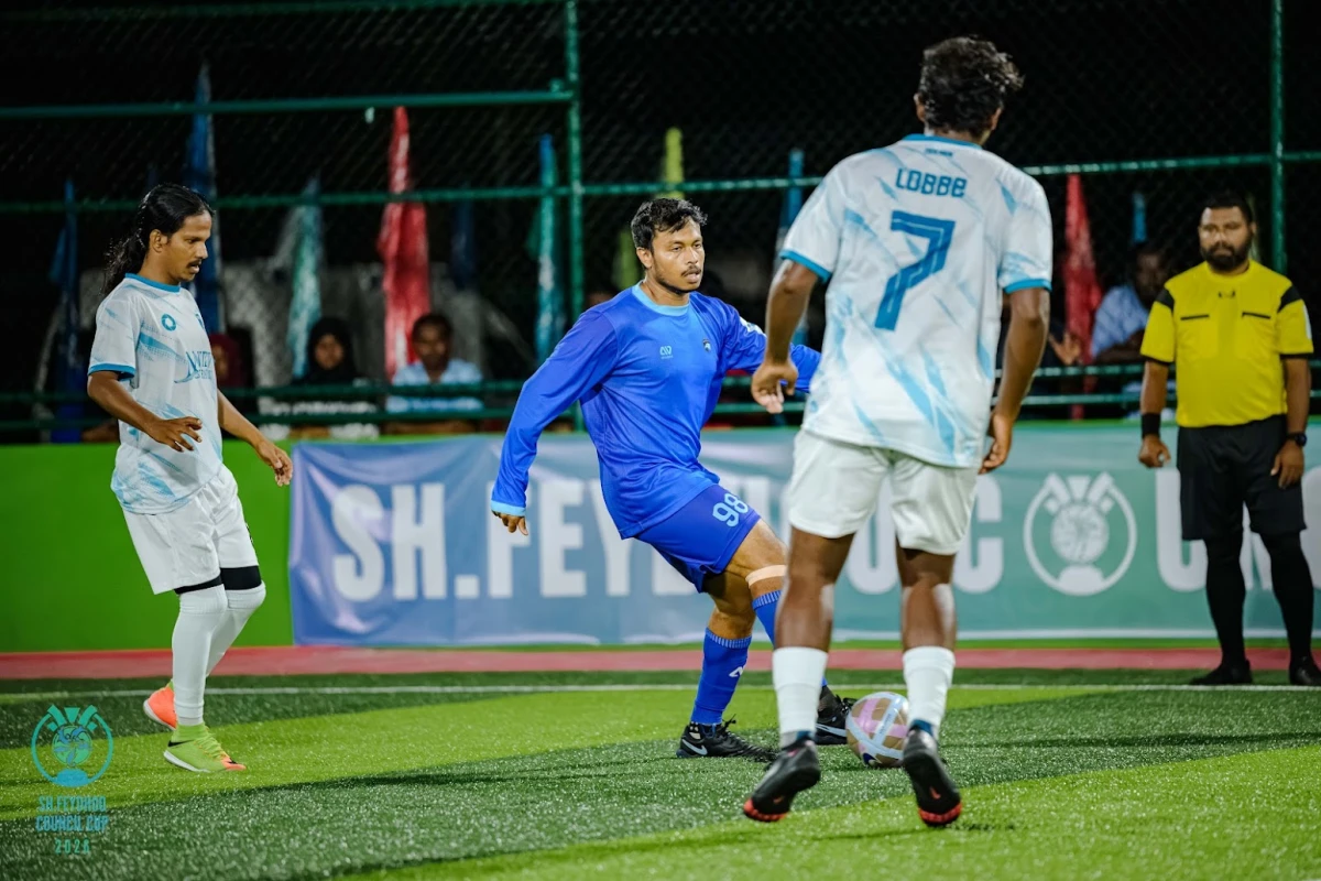 ގަދަ ހިފުމުގެ ކުރިން ބަފަނަ އާއި އެންބްލެކުން ވަކަރަށް ޖަހާލައިފި