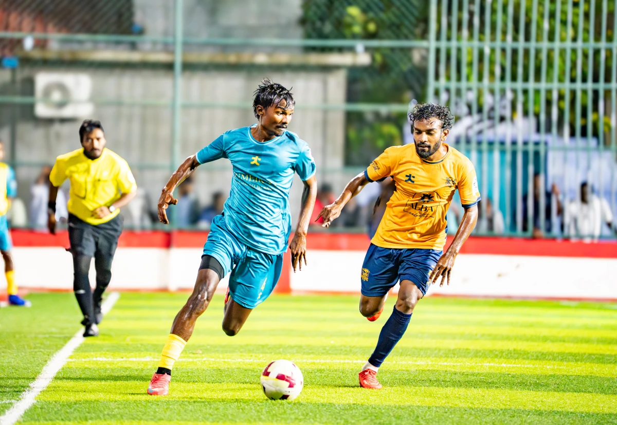ޕެންތާސް އާއި އޯކޭ ބޯއީޒް ސެމީއާ ގާތްކުރި އިރު ޖުމެއިރާ އުނދަގޫ ހާލަތަކަށް