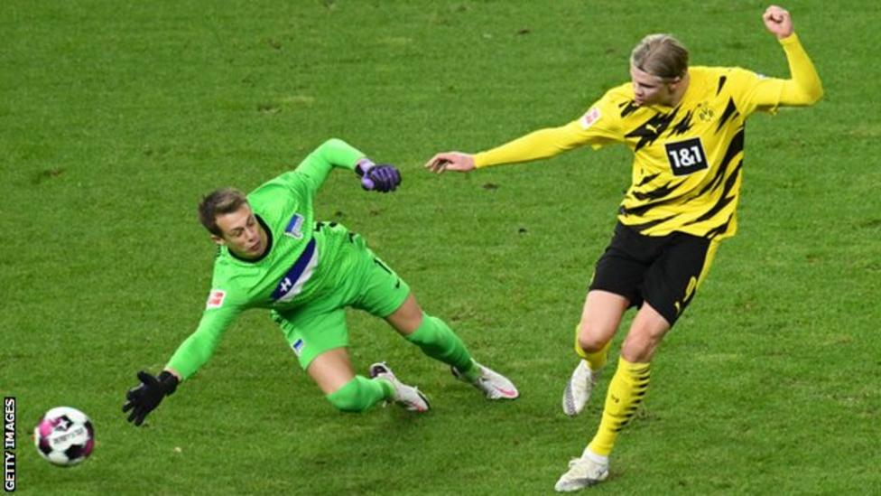 ޝަރަފްވެރި އެވޯޑުން ލިބުނު ހިތްވަރާއެކު ހާލަންޑް ލަނޑު ގޯންޏެއް އޮއްސާލައިފި