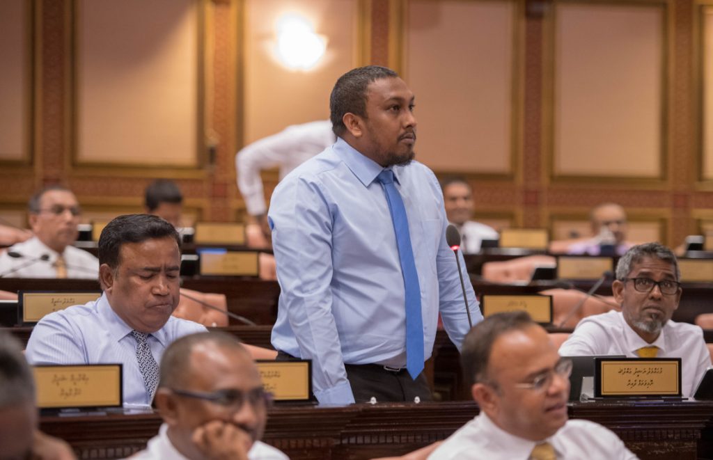 އެނބުރި އައުމުގެ މަސައްކަތް ވަރުގަދަކޮށް ނިއު ރޭޑިއަންޓުން އާ ޗެއާމަނަކު ހަމަޖައްސައިފި