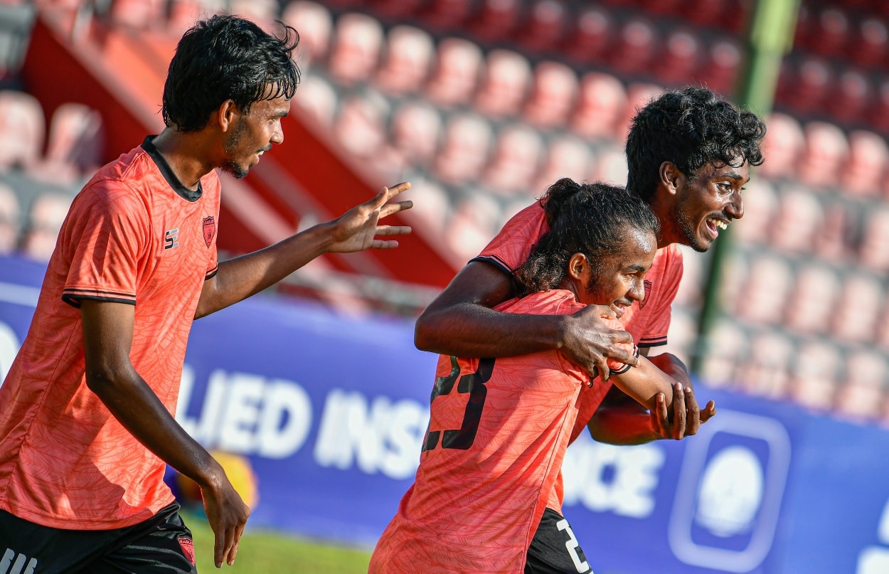 އެފްއޭއެމް ޔޫތު ޗެމްޕިއަންޝިޕް: ފުރަތަމަ މޮޅު އީގަލްސް އަށް