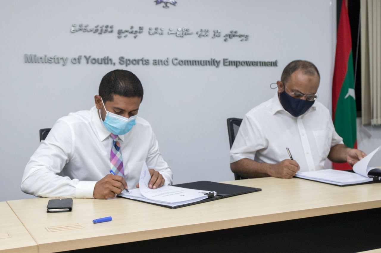 އިތުރު 13 ފުޓުބޯޅަ ދަނޑެއްގައި ޓާފް އަޅަން ބަޔަކާ ހަވާލު ކޮށްފި