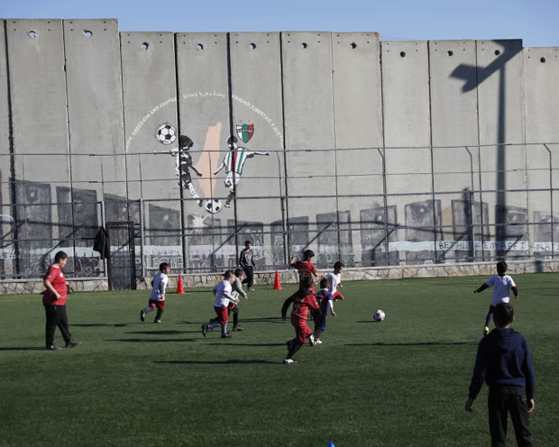 ފަލަސްތީނުގެ ފުޓްބޯޅަ ދަނޑެއް ނައްތާލަން އުޅުމުން ޔޫއެފާއިން ހުއްޓުވައިފި