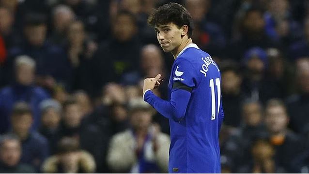 ފުލަމް އަތުން ބަލިވެ ޗެލްސީ އަމިއްލަ އަށް ޕްރެޝަރަށް ވެއްޓިއްޖެ