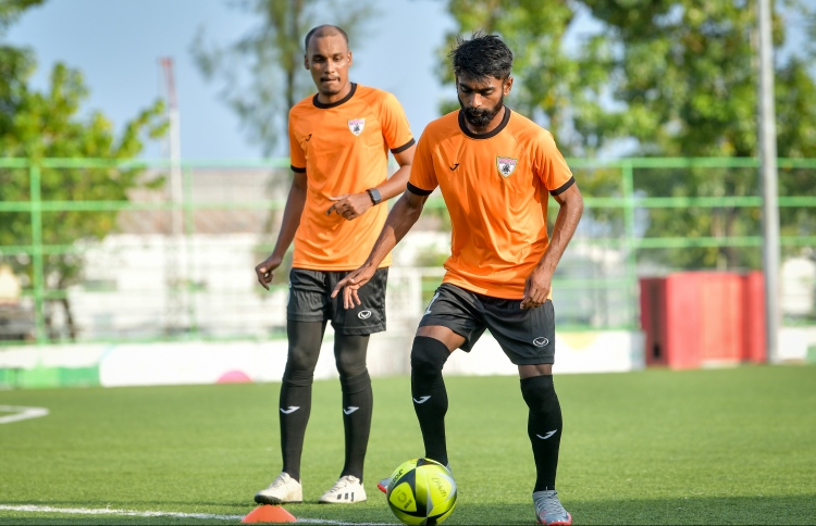 ބެންގަލޫރު މެޗުން ރިޒޭ ނުފެންނާނެ، ފިޓް ވާނީ އަންނަ ސީޒަނަށް