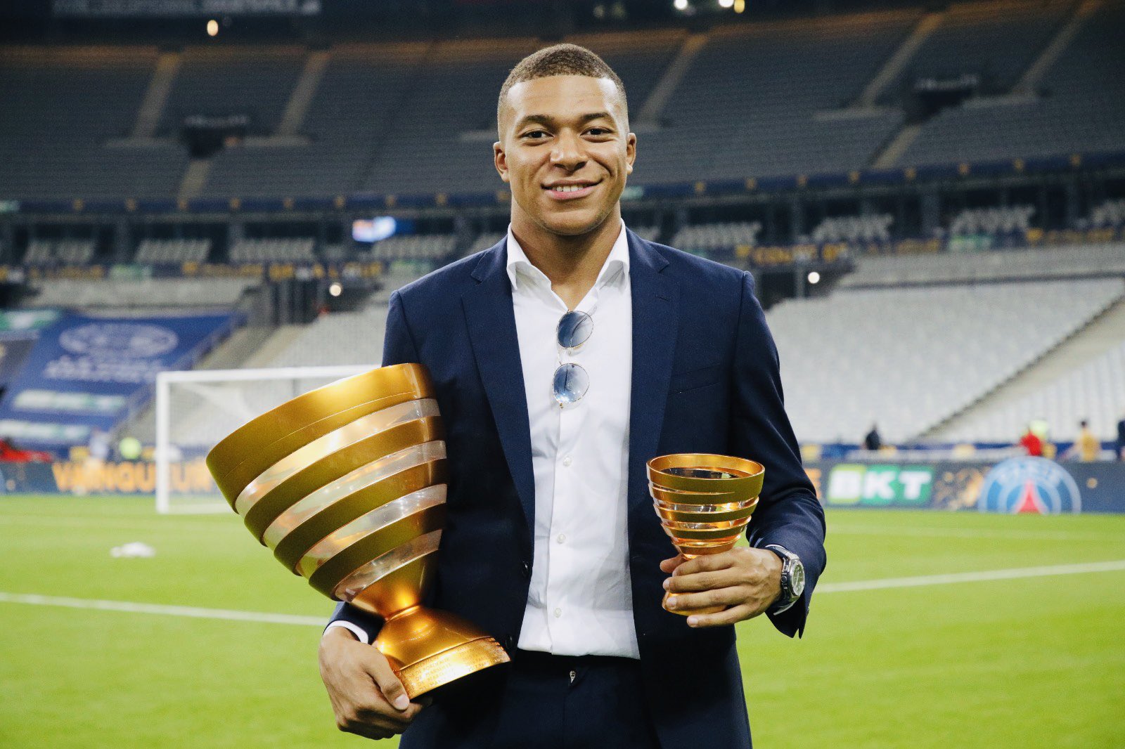 ދަނޑުވެރިންގެ ލީގޭ ކިޔައި  މަލާމާތްކުރާ މީހުންނަށް އެމްބާޕޭ ރައްދު ދީފި