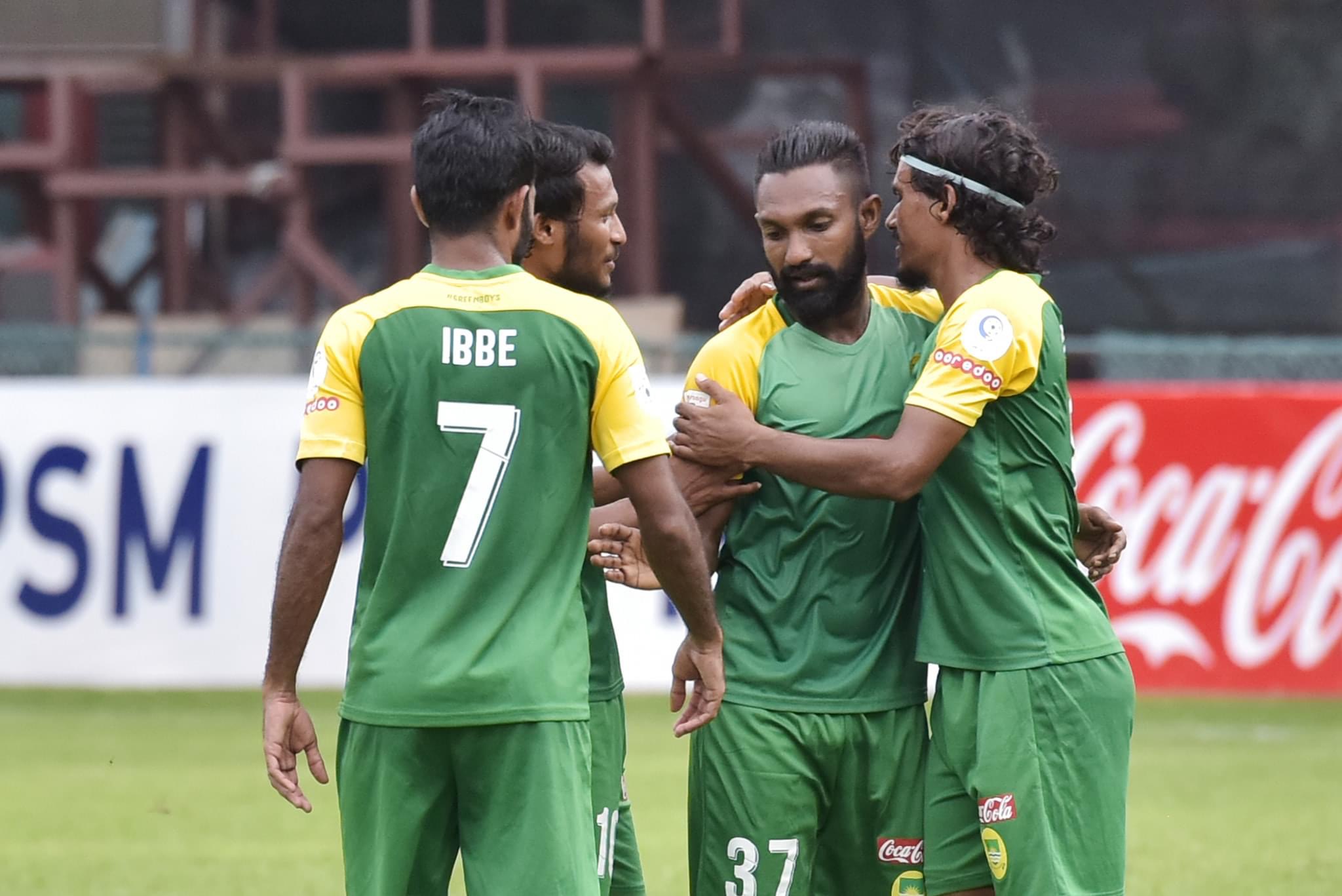 އާ ކޯޗުގެ ފުރަތަމަ މެޗުން މޮޅުވެ މާޒިޔާ އެއް ވަނަ އަށް