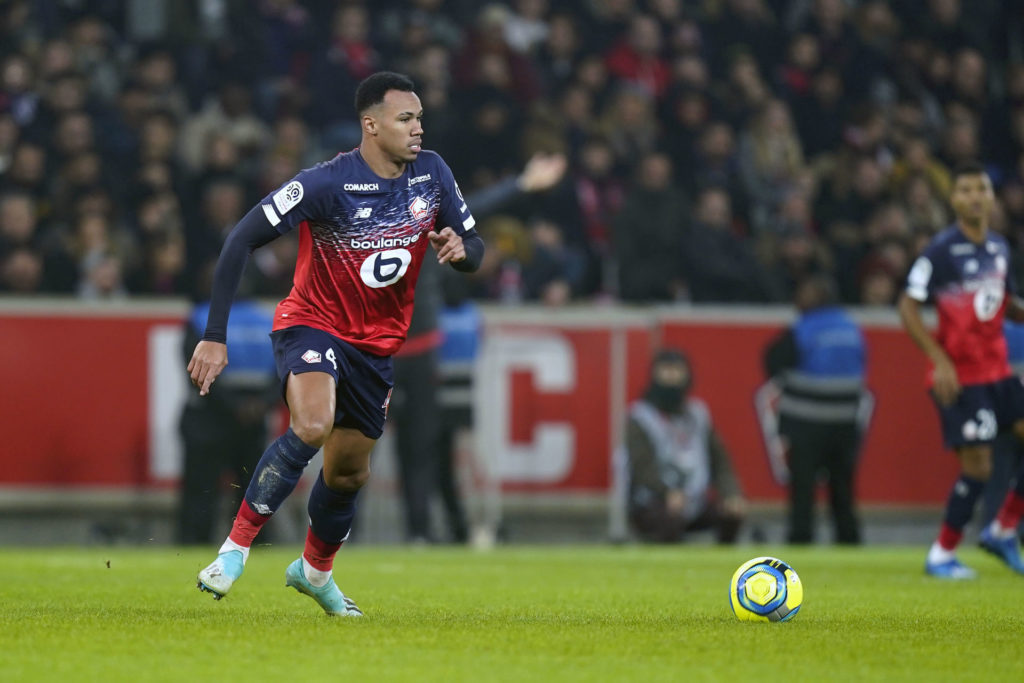 އާސެނަލަށް ބްރެޒިލްގެ ޑިފެންޑަރެއް، ރަކިޓިޗް އެނބުރި ސެވިއްޔާ އަށް