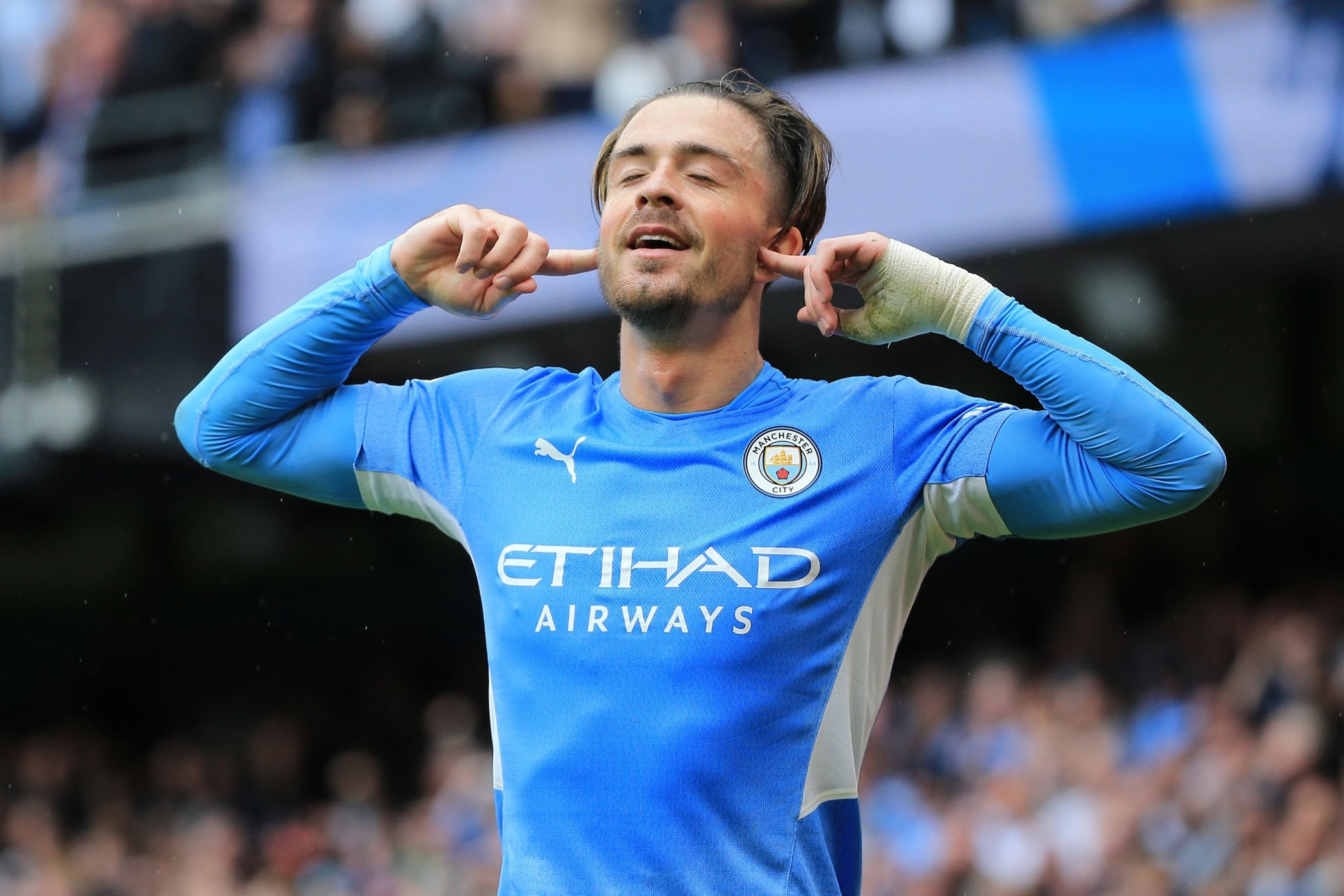 ލިވަޕޫލް އާދައިގެ މޮޅެއް ހޯދިއިރު ސިޓީން ފަސް ލަނޑު ޖަހައިފި