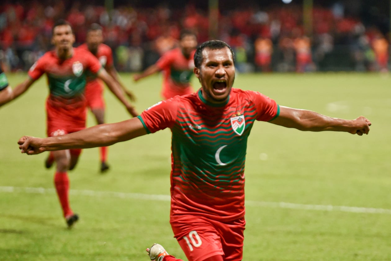 ހަމްޕު އެންމެ މޮޅު ފުޓްބޯޅަ ކުޅުންތެރިޔާގެ މަގާމް ހޯދައިފި