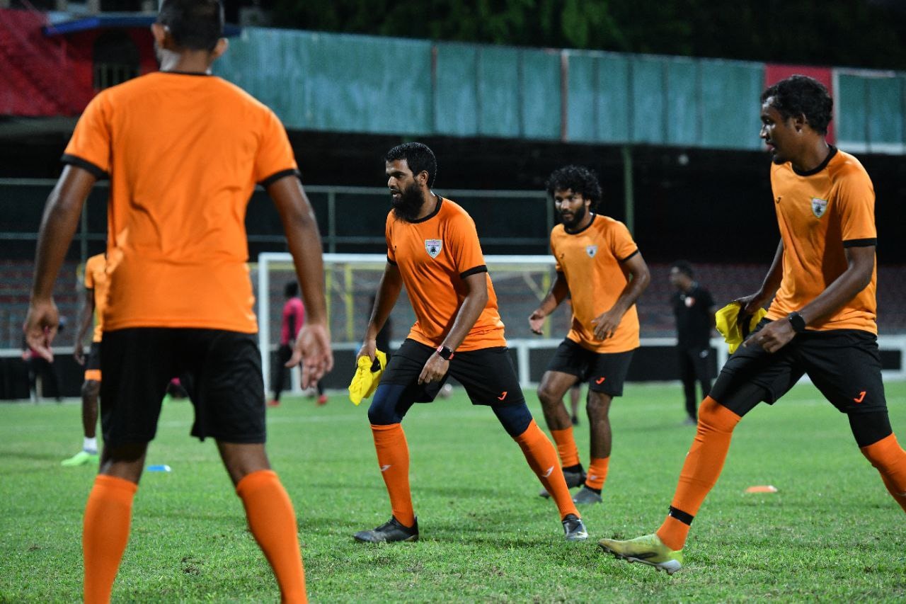 އީގަލްސް އާއި ބެންގަލޫރުގެ ބޮޑު މެޗު މިރޭ