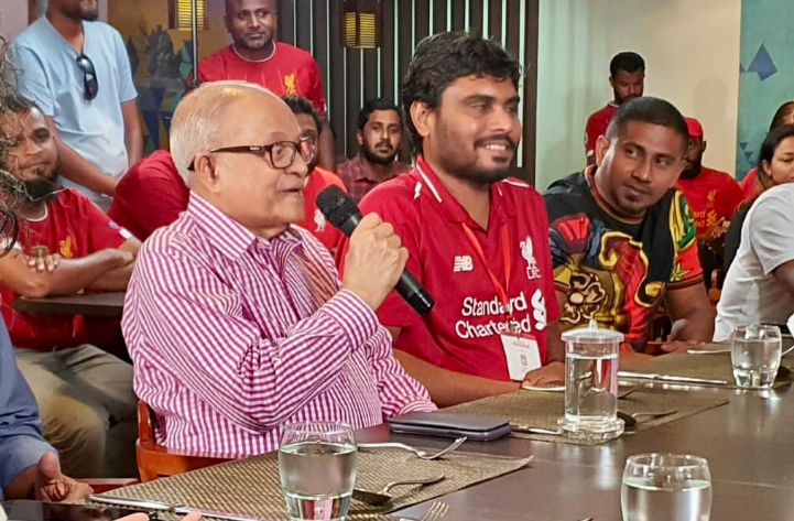 އެގާ އައުމުން ލިވަޕޫލް ސަޕޯޓަރުންނާއެކު ރައީސް މައުމޫން ވެސް ސޯލްޓަށް!