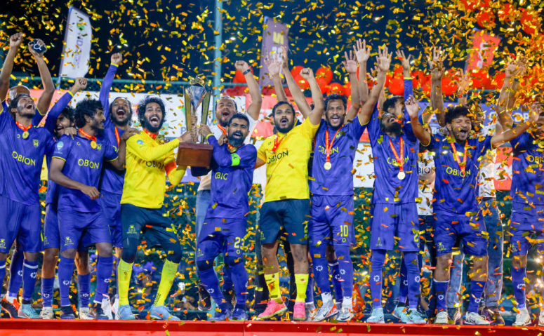 ފުޓްބޯޅައިގައި ވިދާލި އޭދަފުށިން ފުޓްސަލްގެ ރަސްކަން ވެސް ހޯދައިފި