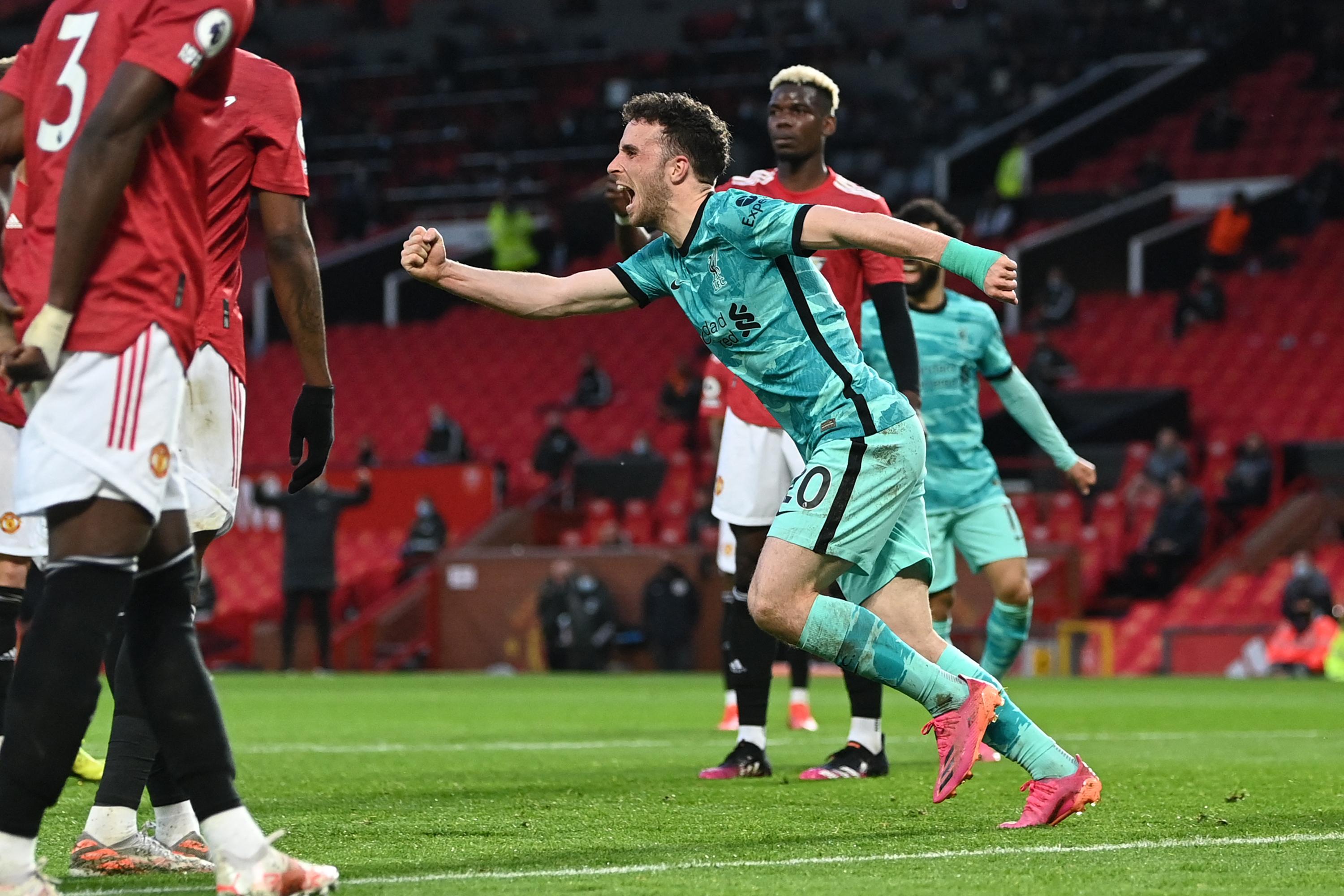 ޔުނައިޓެޑް ކޮޅަށް ހަތަރު ލަނޑު ޖަހައި ލިވަޕޫލް ގަދަ ހަތަރަކާ ދިމާލަށް