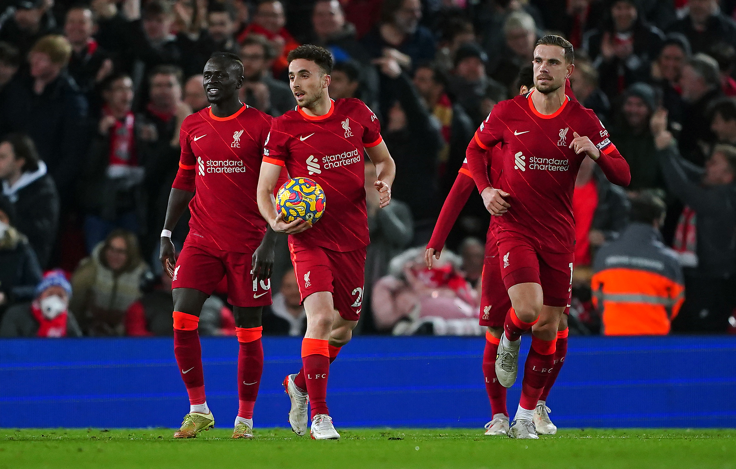 ލިވަޕޫލް ފަސްބެލުމެއްނެތި ކުރިއަށް، ޗެލްސީ ގަދަ ކަނޑެއްގައި