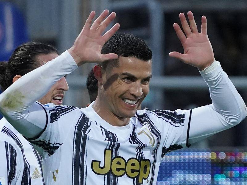 ރޮނާލްޑޯ ހެޓްރިކް ހަދައި ޕެލޭގެ ރެކޯޑް މުގުރާލައިފި